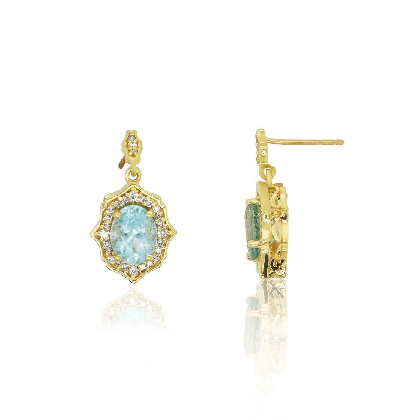 Stones: Oval Paraiba Tourmaline at 2.32 Carats Total Weight
Accent Stones: 62 Round Brilliant Diamonds at 0.33 Carats Total Weight - Color- SI/ Clarity: H-I
Metal: 18K Yellow Gold

Fine one-of-a-kind craftsmanship meets incredible quality in this