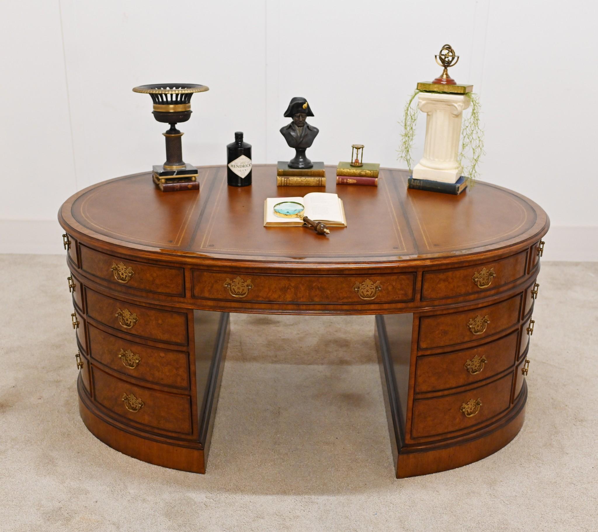 Oval Partners Desk Victorian Walnut Office In Good Condition For Sale In Potters Bar, GB
