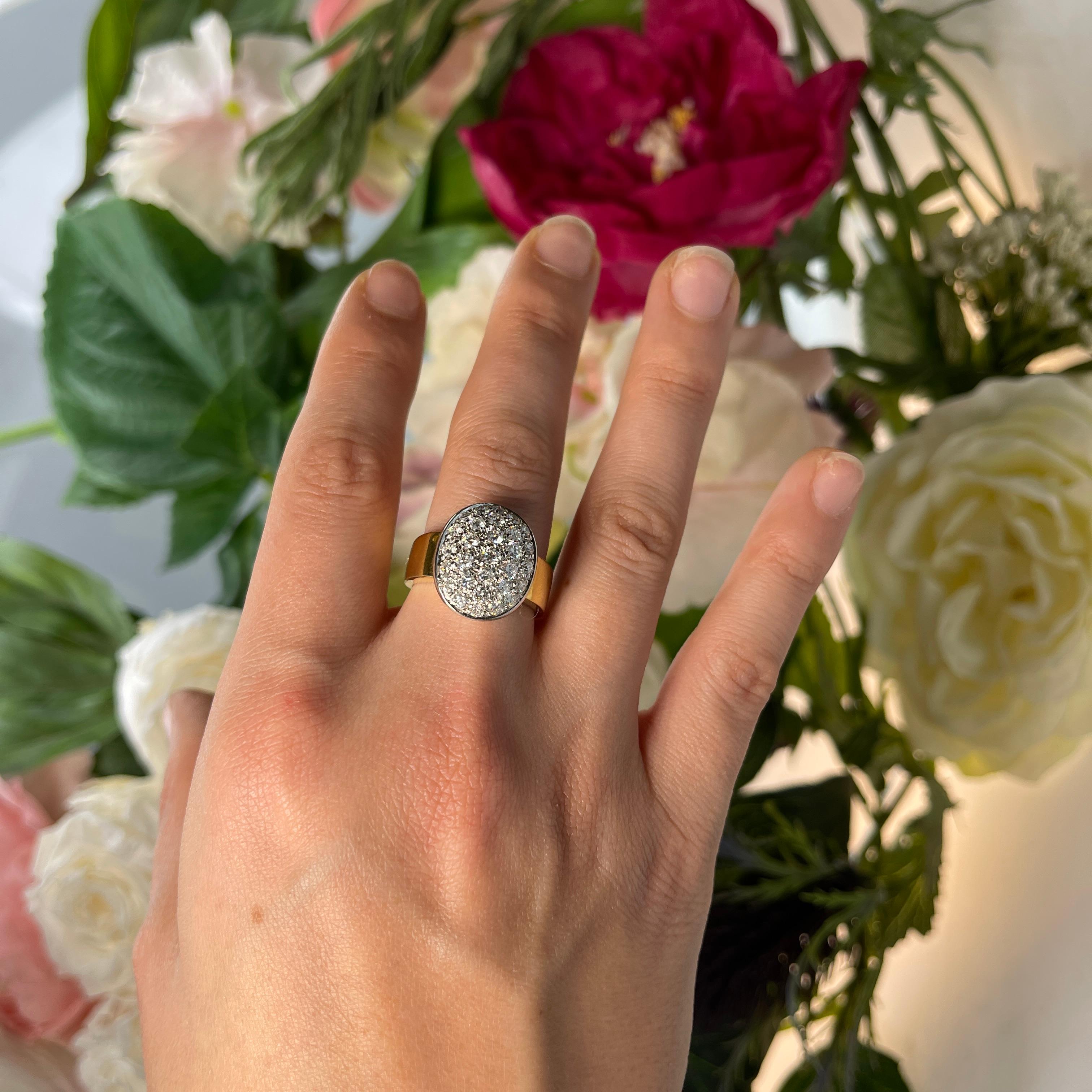 Oval Pavé White Diamond Vintage Ring, 1.15 Carats, Yellow and White Gold For Sale 1