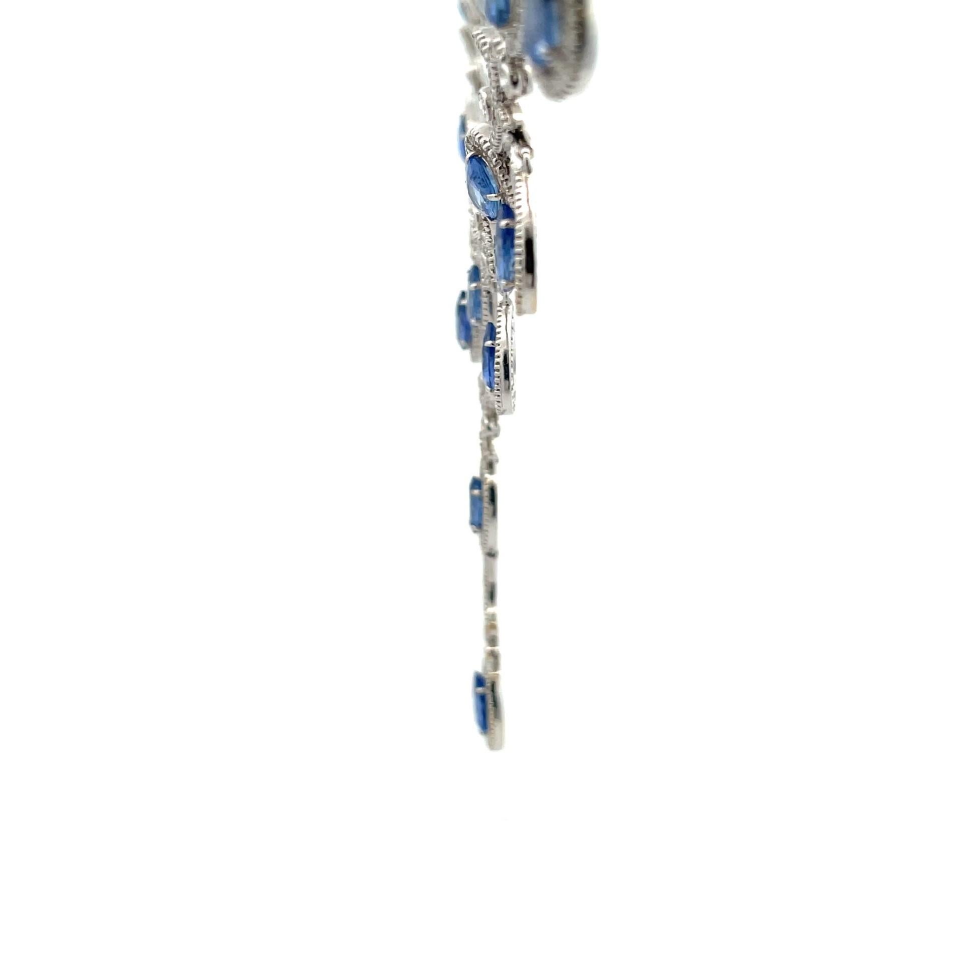 Collier en or blanc 18 carats avec saphir bleu de forme ovale et poire et diamants   Neuf - En vente à Westmount, CA
