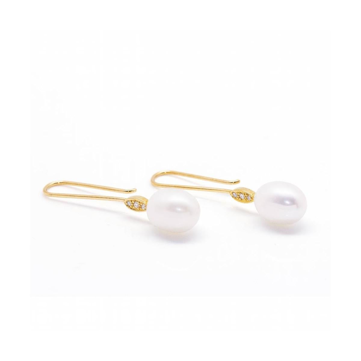 Yellow Gold and Pearl Earrings for women  6x Brilliant cut Diamonds with total weight 0.06cts., G/Vs quality and 2x 12.5mm oval pearls  Without closure  18 kt Yellow Gold.  6.40 grams.  Measurements: 4cm long  Brand new product  Ref: D360904FV