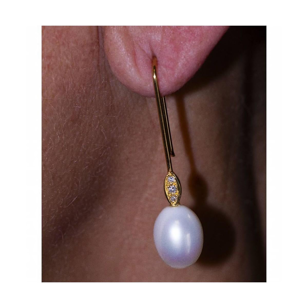 Ovale Perlen- und Diamant-Ohrringe im Angebot 1