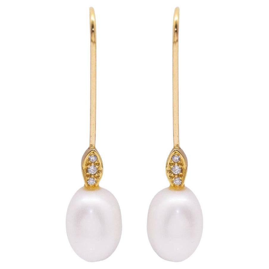 Ovale Perlen- und Diamant-Ohrringe im Angebot