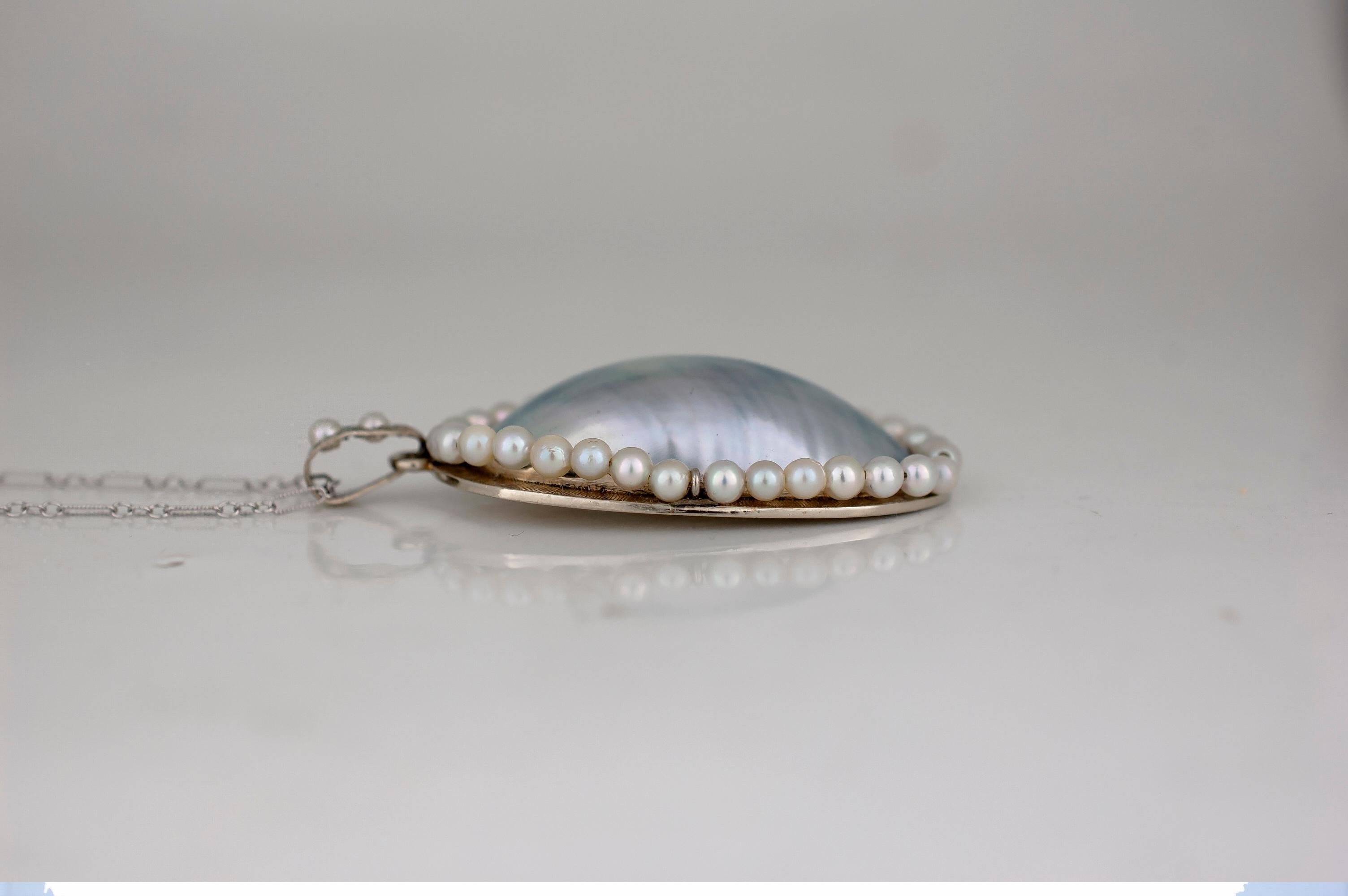 Oval Pearl Midcentury 14 Karat Pendant In Good Condition For Sale In Aliso Viejo, CA