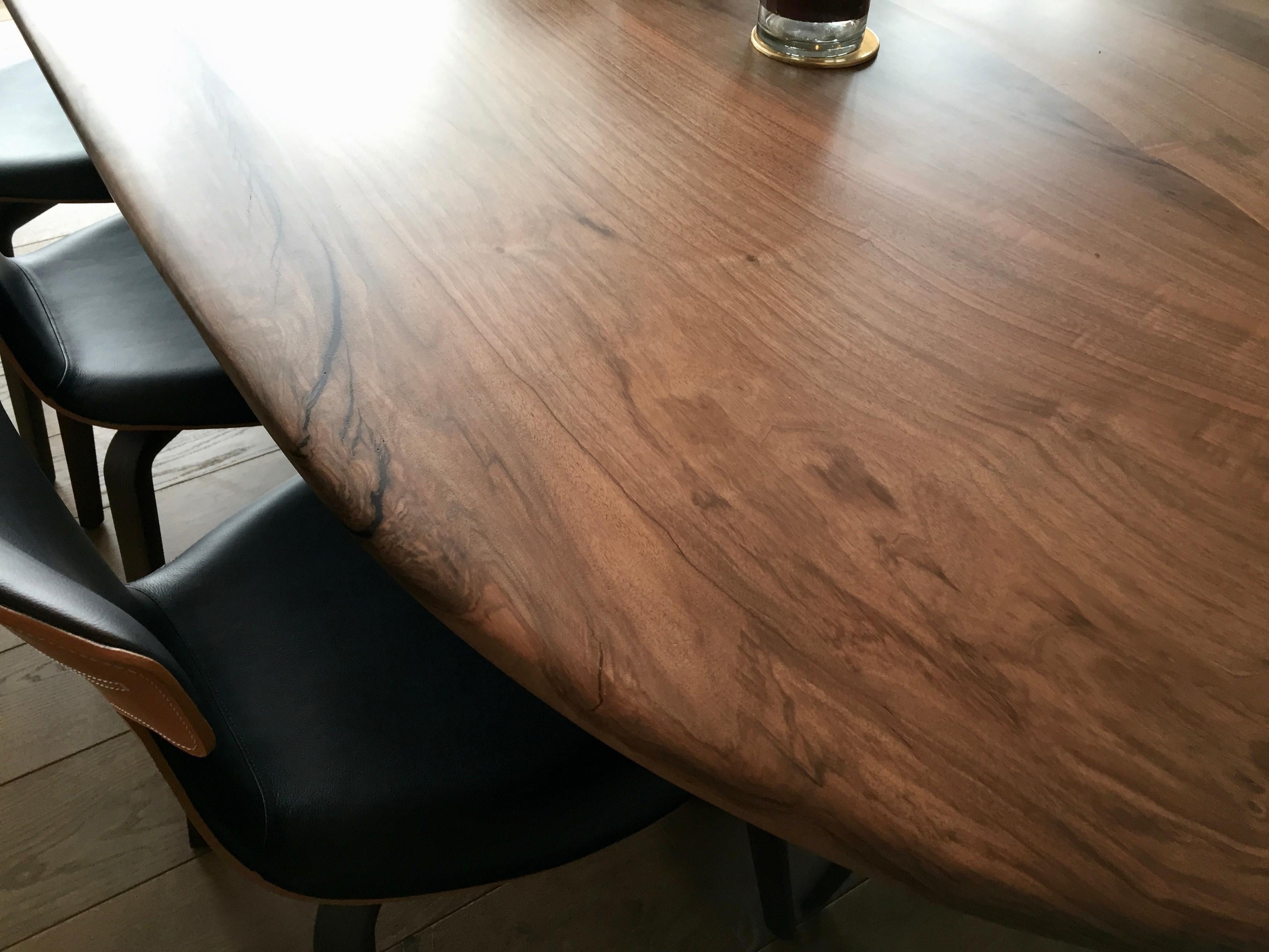 Inglese Ovale in Oak Oak con gambe in acciaio cerato di Jonathan Field. in vendita