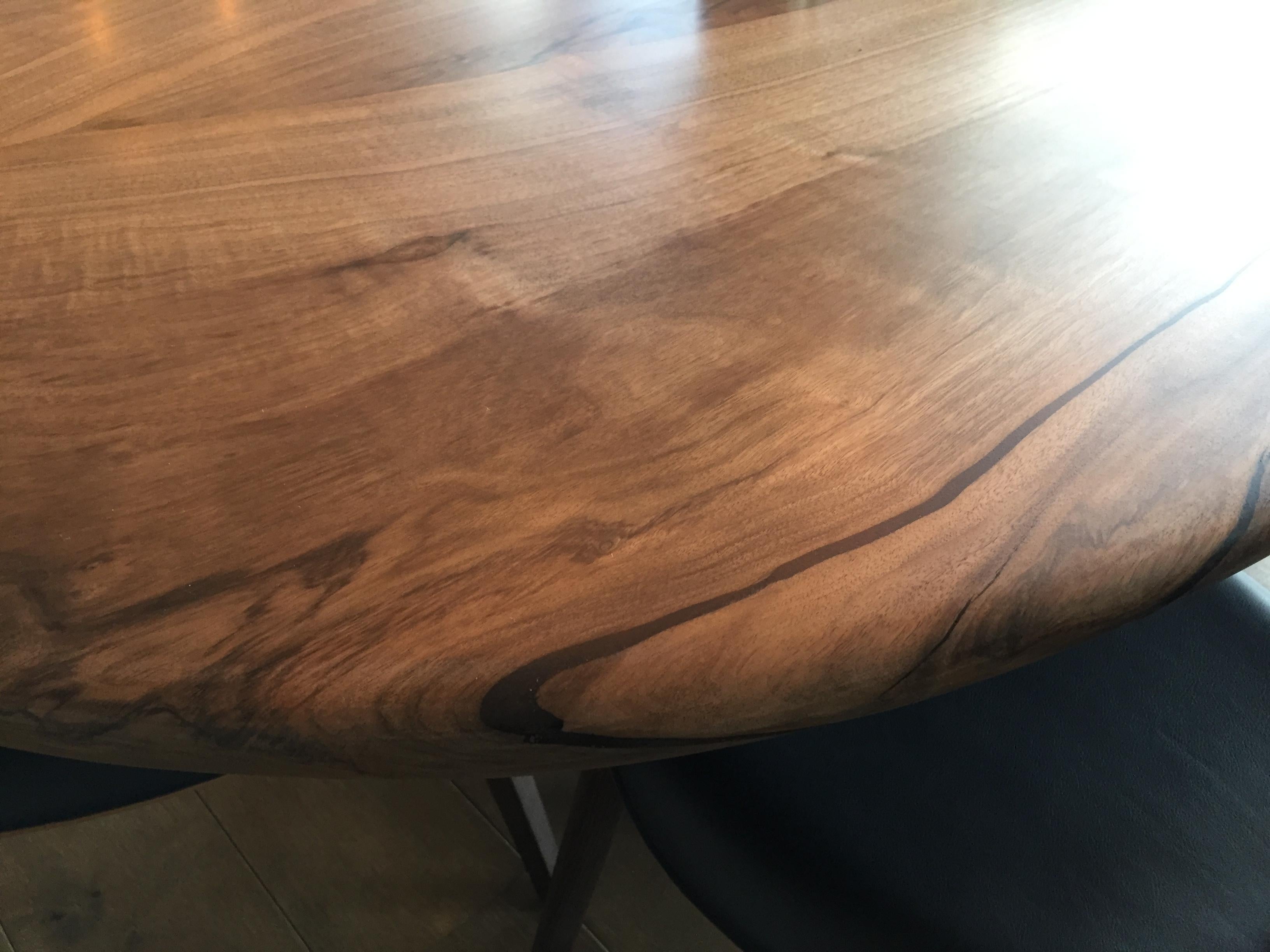 Fatto a mano Ovale in Oak Oak con gambe in acciaio cerato di Jonathan Field. in vendita