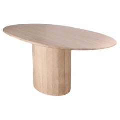 Table de salle à manger ovale à piédestal en marbre et travertin fabriquée en Italie vers 1970-1980