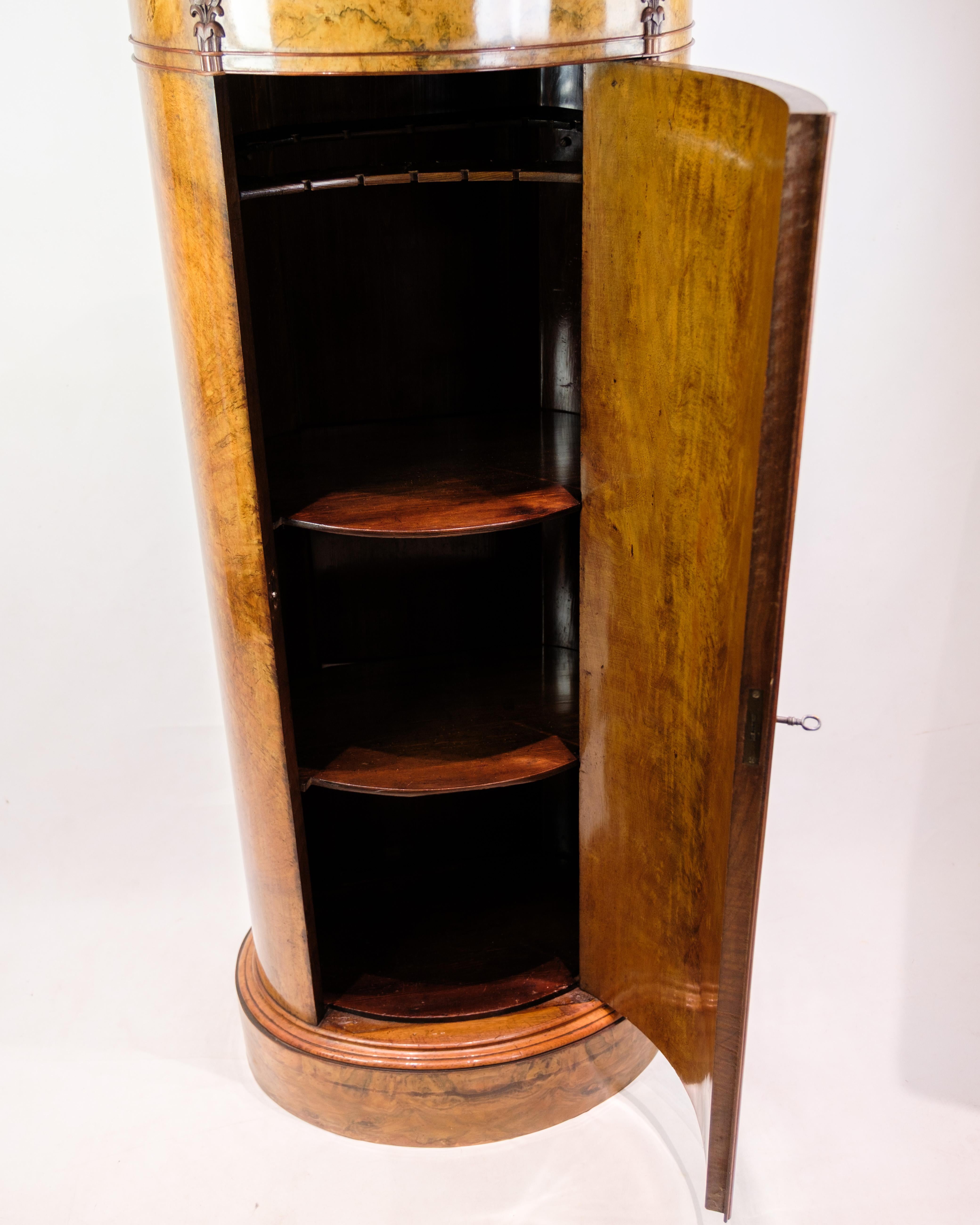 Oval pedestal cabinet from around the 1840s, made of walnut and with a hand-polished surface.

Material: Walnut
Dimensions: H:143cm W:61.5cm D:40cm
Year: Approx. 1840s
Condition: In excellent condition with age-appropriate patina