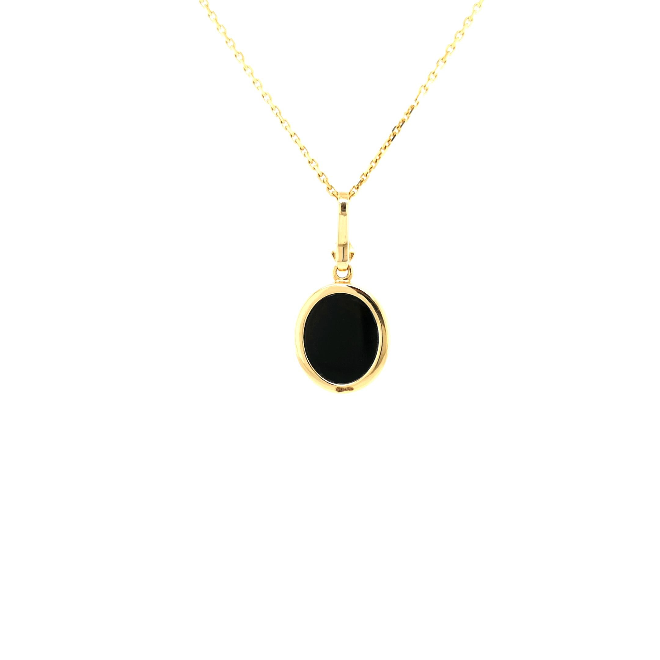 Women's or Men's Oval Pendant - 18k Yellow Gold - 1 Diamond 0.02 ct GV S Blue Layered Onyx For Sale
