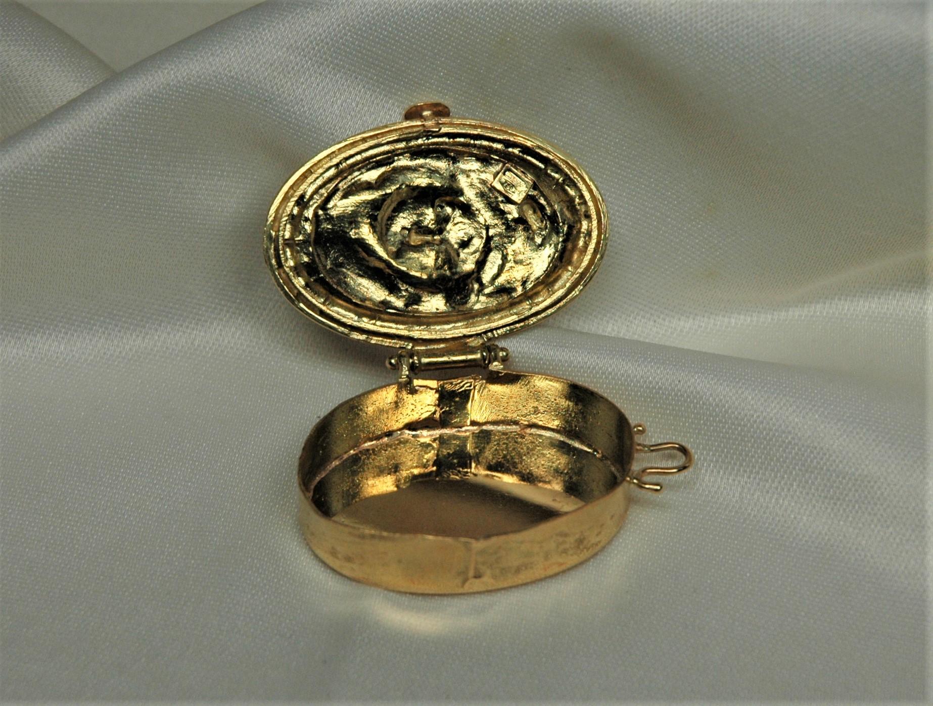 Oval Pendant 18 Kt. Yellow Gold, Also Little Box In New Condition For Sale In BARI, IT