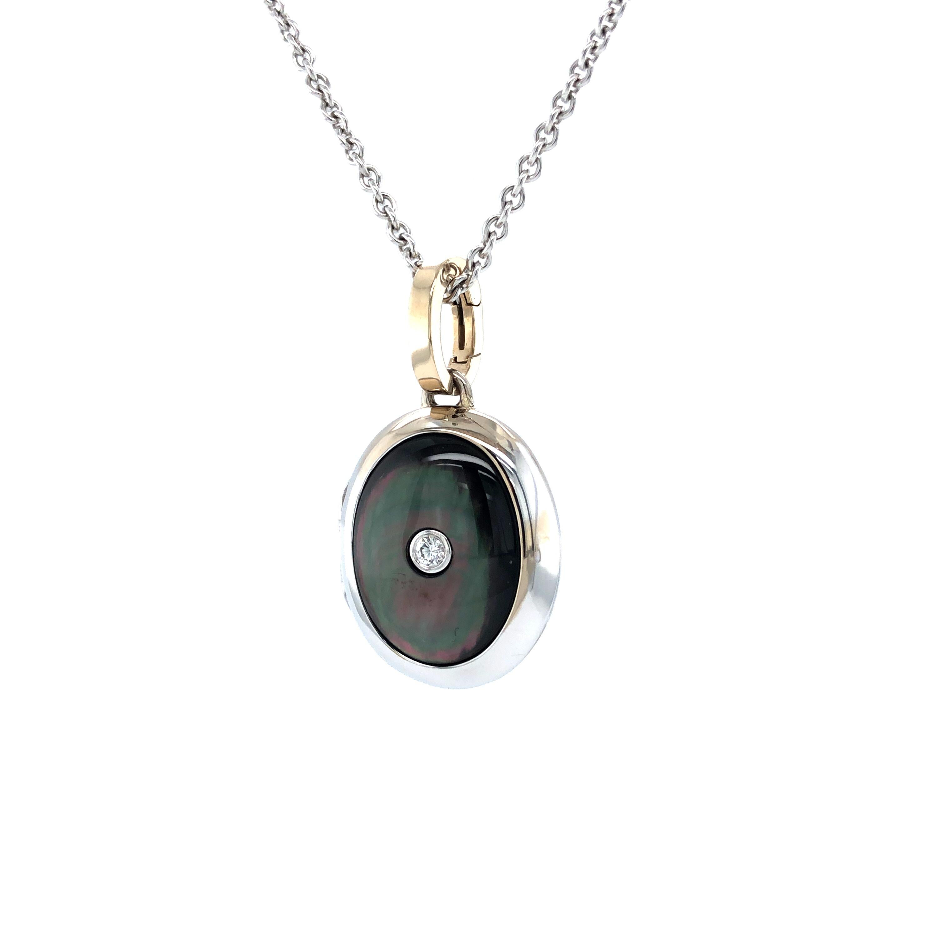 Contemporary Oval Pendant Locket 18k White Gold 1 Diamond 0.04 ct H VS Black Mother of Pearl For Sale
