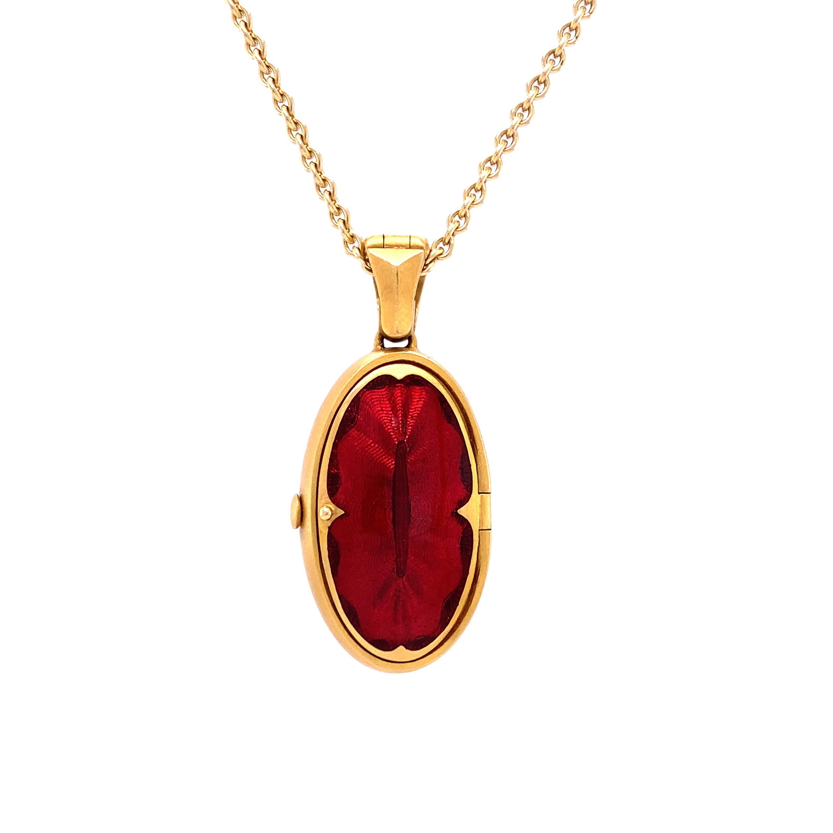 Women's or Men's Oval Pendant Locket Necklace - 18k Yellow Gold - Red Guilloche Enamel Paillons For Sale