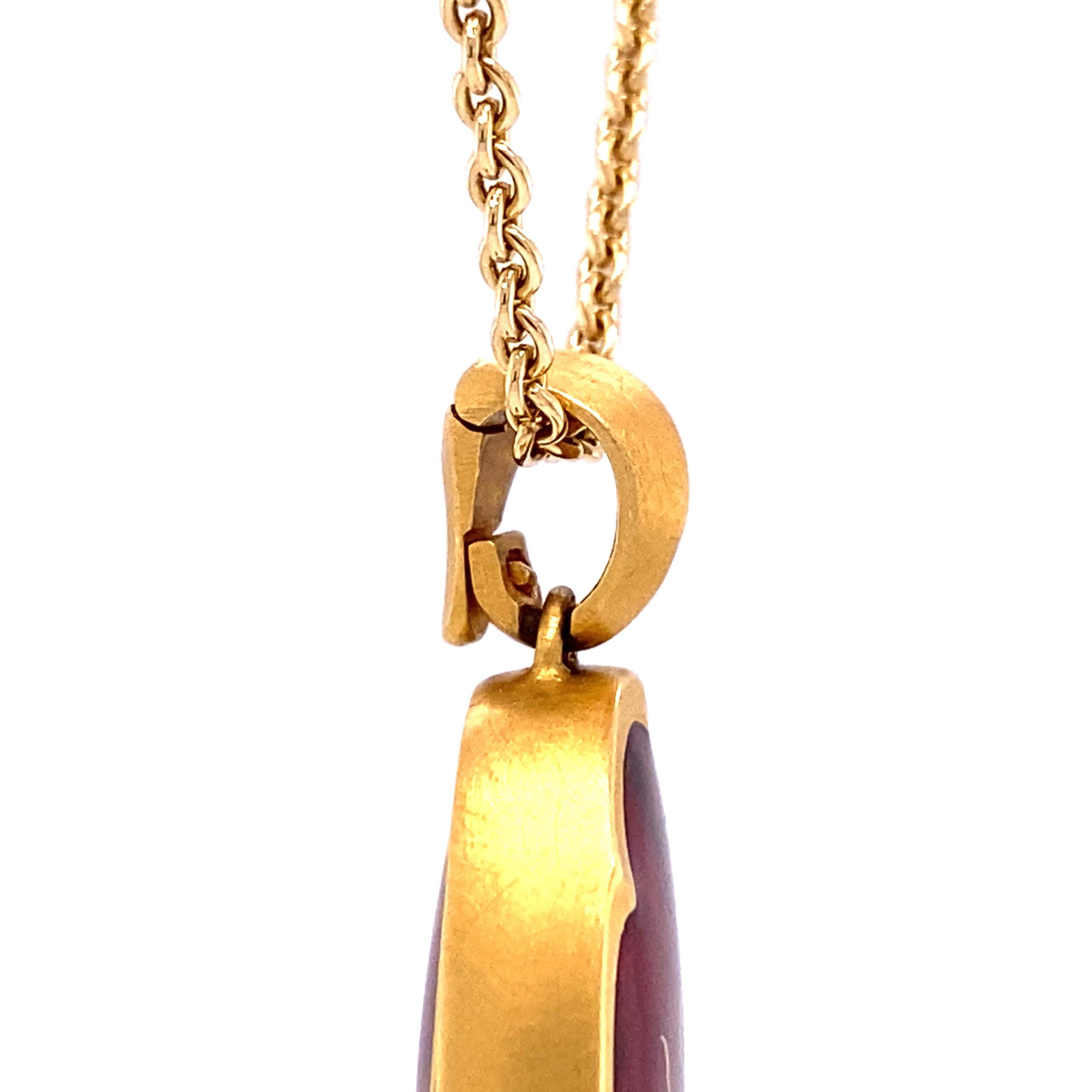 Oval Pendant Locket Necklace - 18k Yellow Gold - Red Guilloche Enamel Paillons For Sale 3