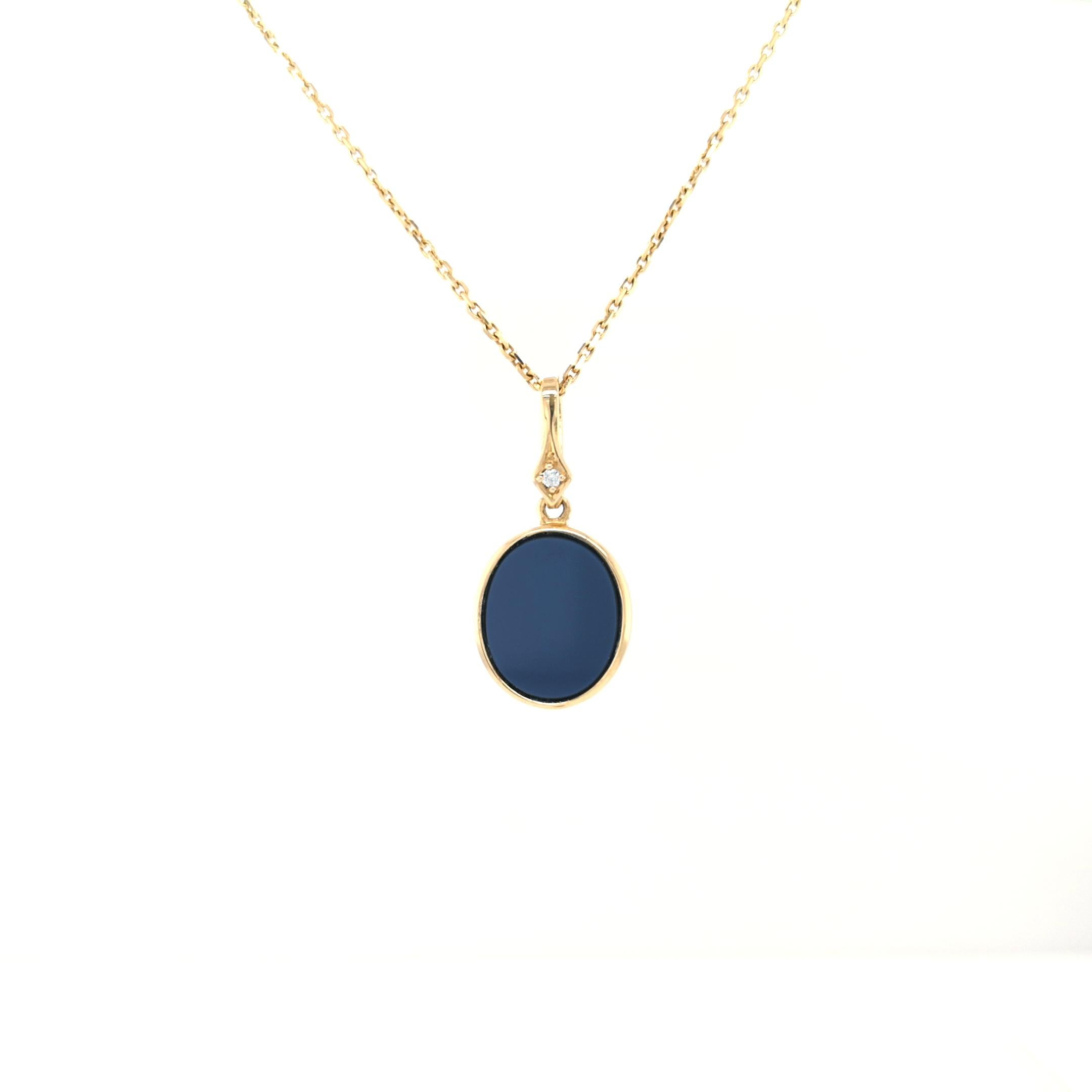 Victor Mayer oval pendant 18k yellow gold, Darcy & Elizabeth collection, 1 diamond, total 0.02 ct G VS brilliant cut, blue layered onyx

About the creator Victor Mayer
Victor Mayer is internationally renowned for elegant timeless designs and