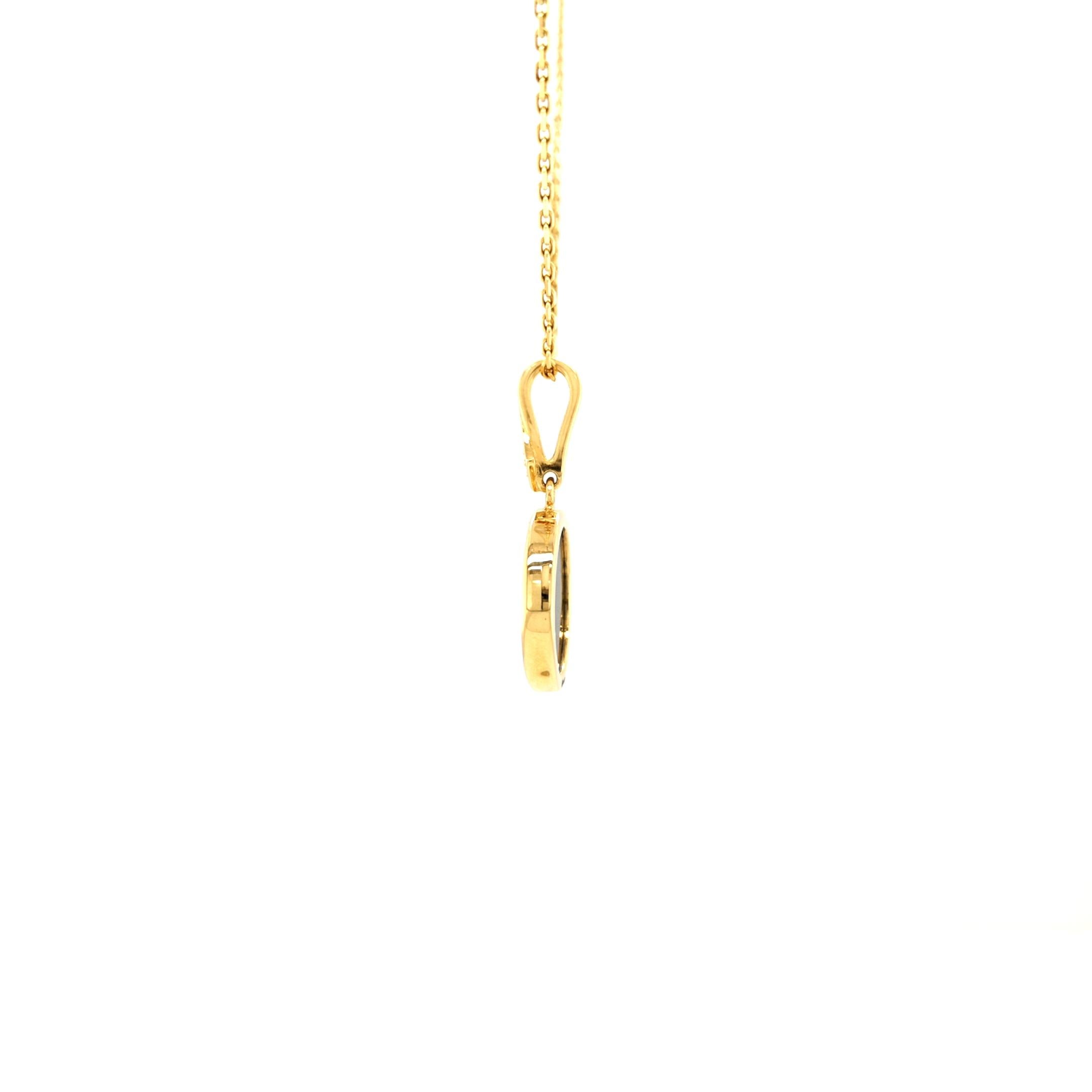 Collier pendentif ovale en or jaune 18 carats avec 1 diamant 0,02 carat G VS et onyx superposé bleu en vente 1
