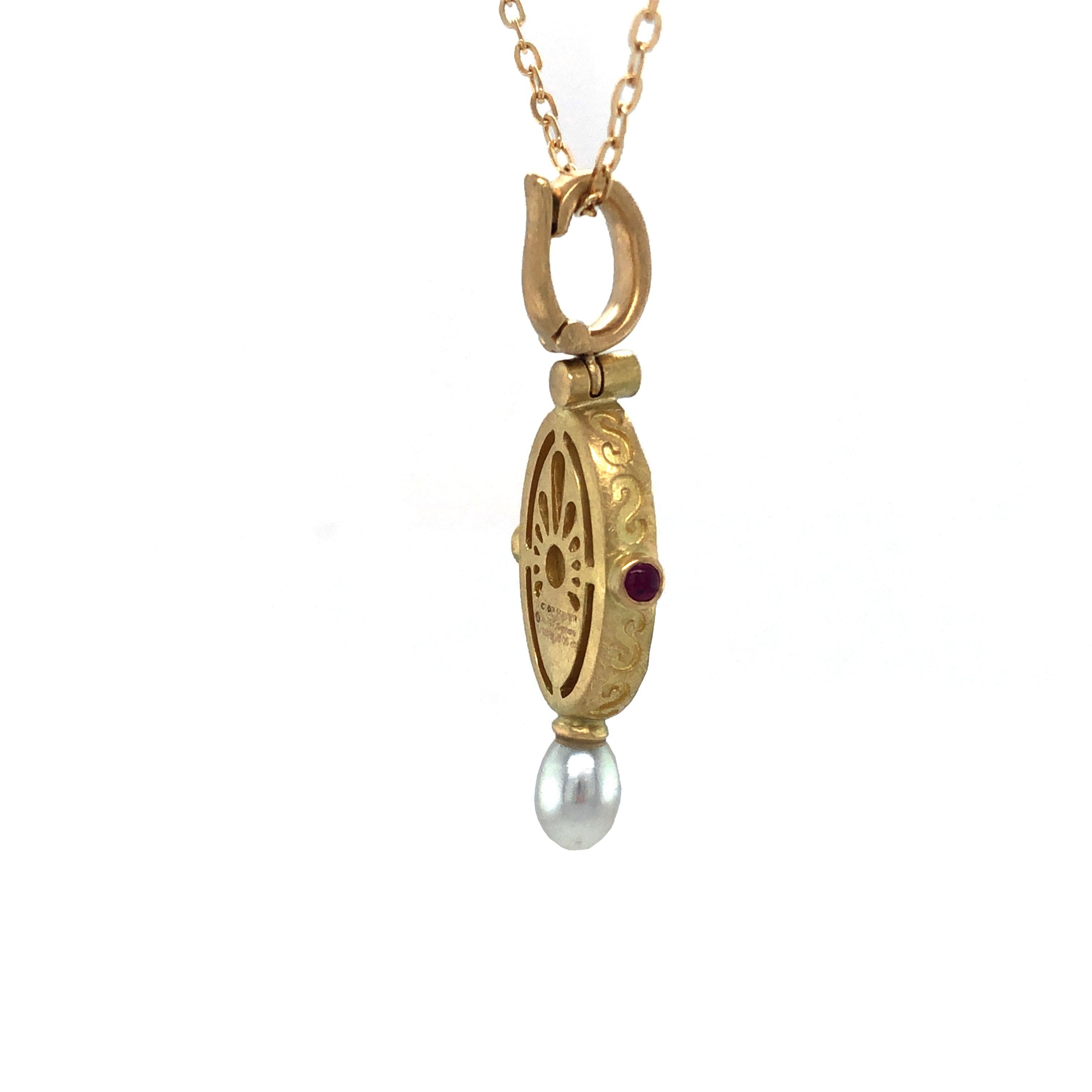 Women's Oval Pendant Necklace 18k Yellow Gold Red Enamel 2 Rubies 1 Pearl 2 Star Paillon For Sale