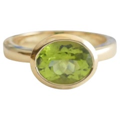 Ovaler Peridot 14kt Gelbgold Ring - Größe 7