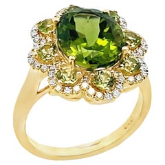 Oval Peridot 4.94 Carat Starburst Flower 0.32 Ct Diamond Ring in 14K Yellow Gold