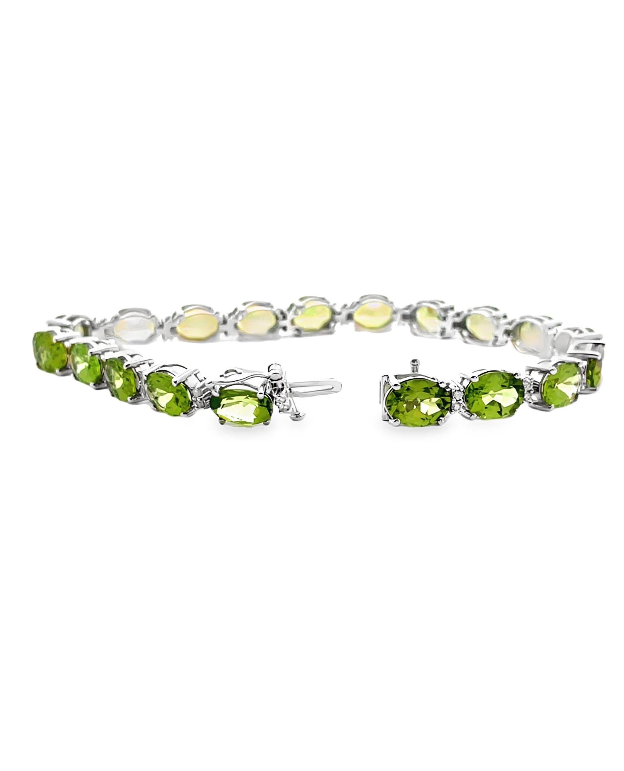 De las mujeres Oval Peridot and Diamond Bracelet Prong Set in 14K White Gold with Safety Latch en venta