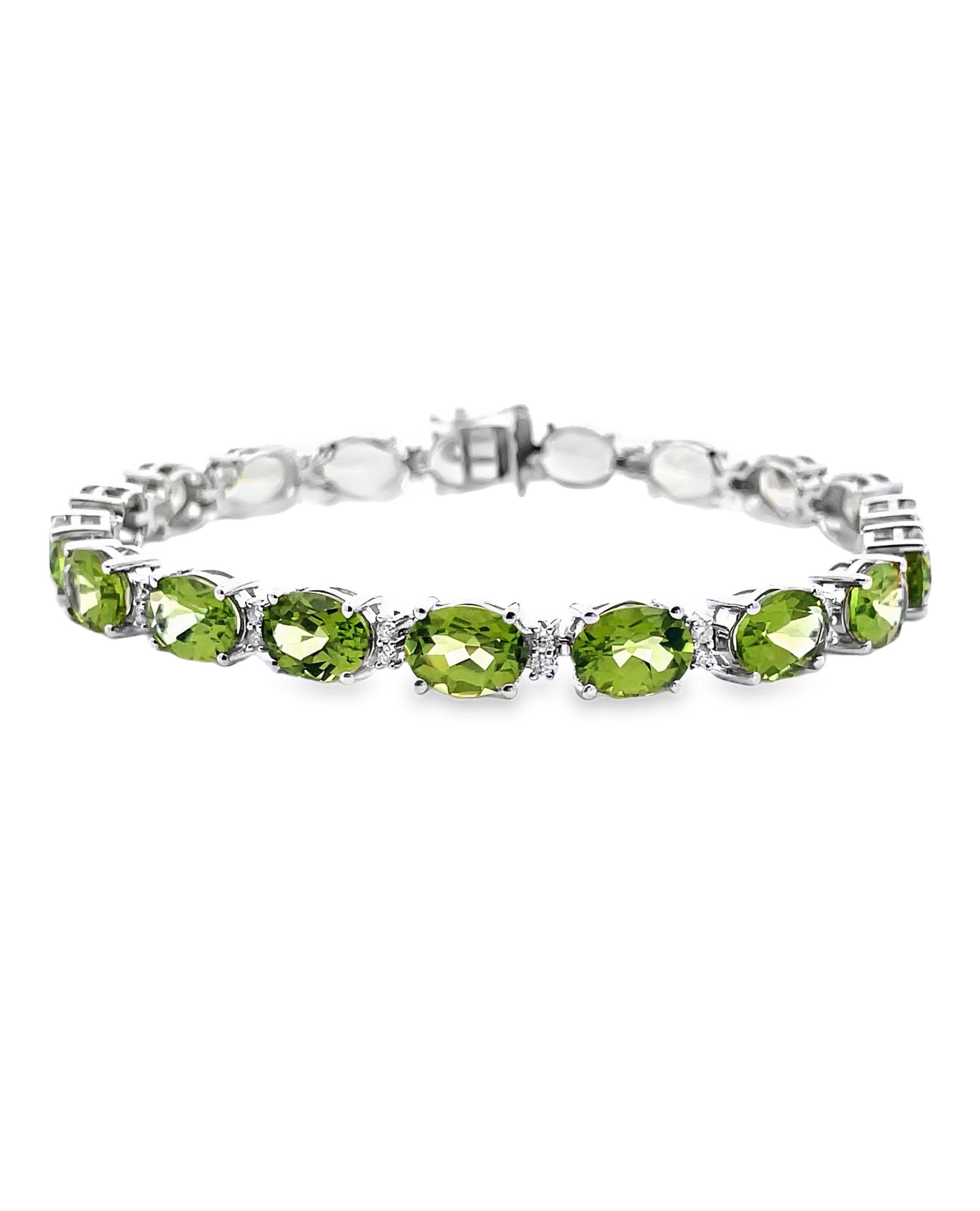 Oval Peridot and Diamond Bracelet Prong Set in 14K White Gold with Safety Latch en venta