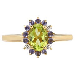 Anillo Racimo de Peridoto Oval con Iolita y Diamantes talla brillante Oro Amarillo 18Kt
