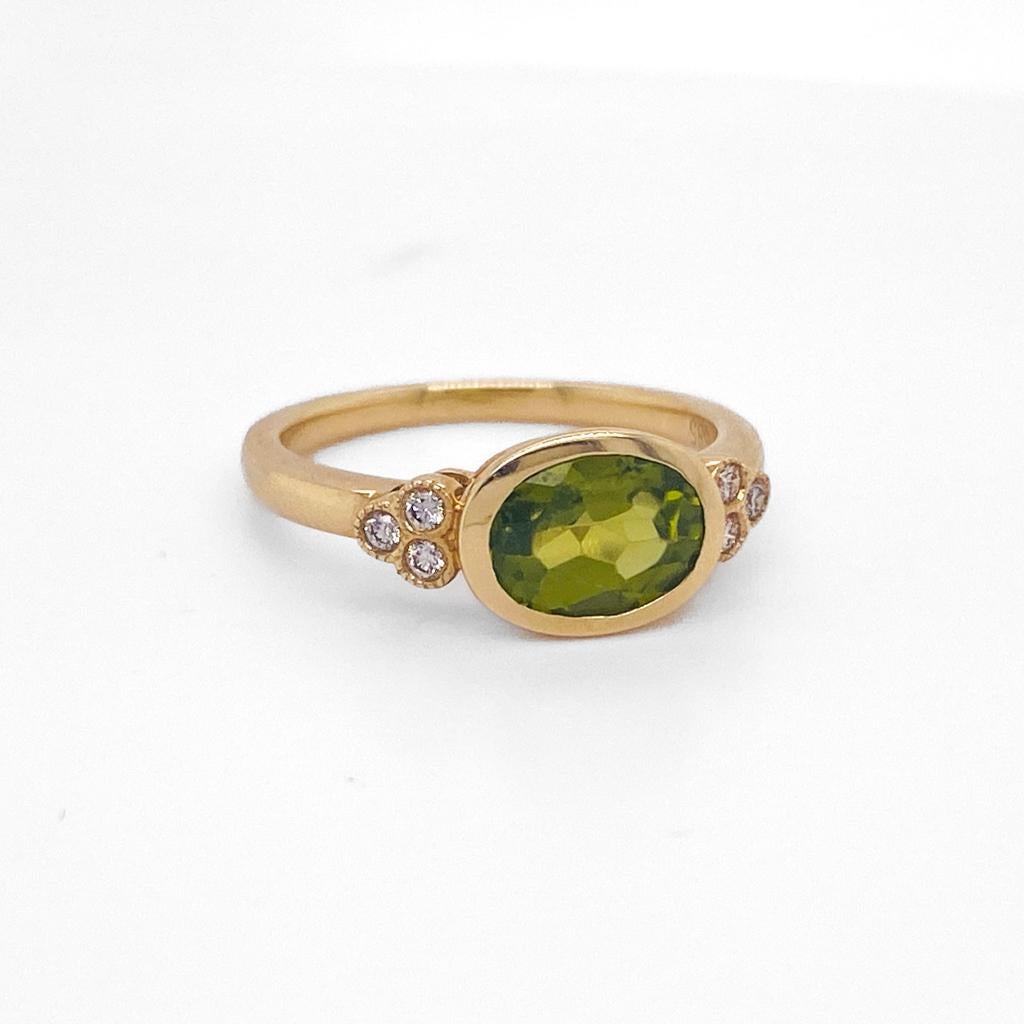 For Sale:  Oval Peridot Diamond Ring, 1.6 Carats in 14 Karat Yellow Gold, Bezel Modern Lv 3
