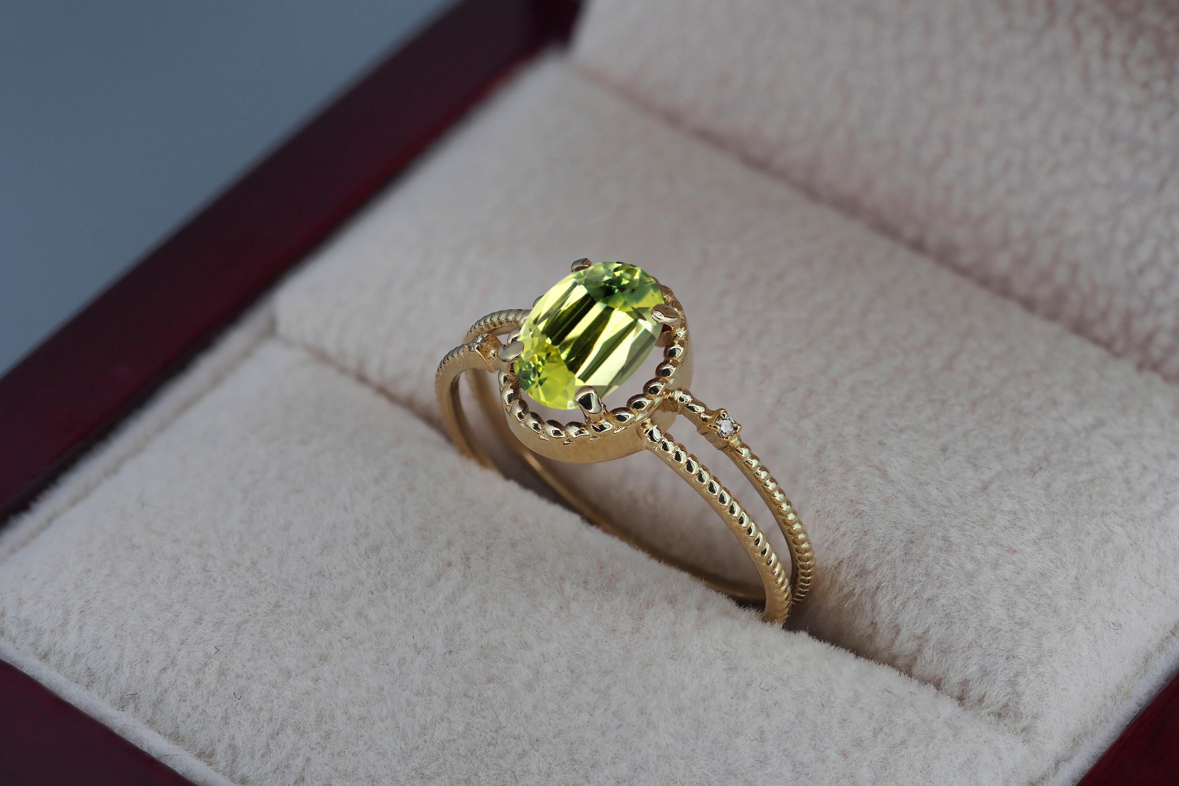 Oval Peridot Ring, 14k Gold Ring with Peridot, Minimalist Peridot Ring In New Condition For Sale In Istanbul, TR