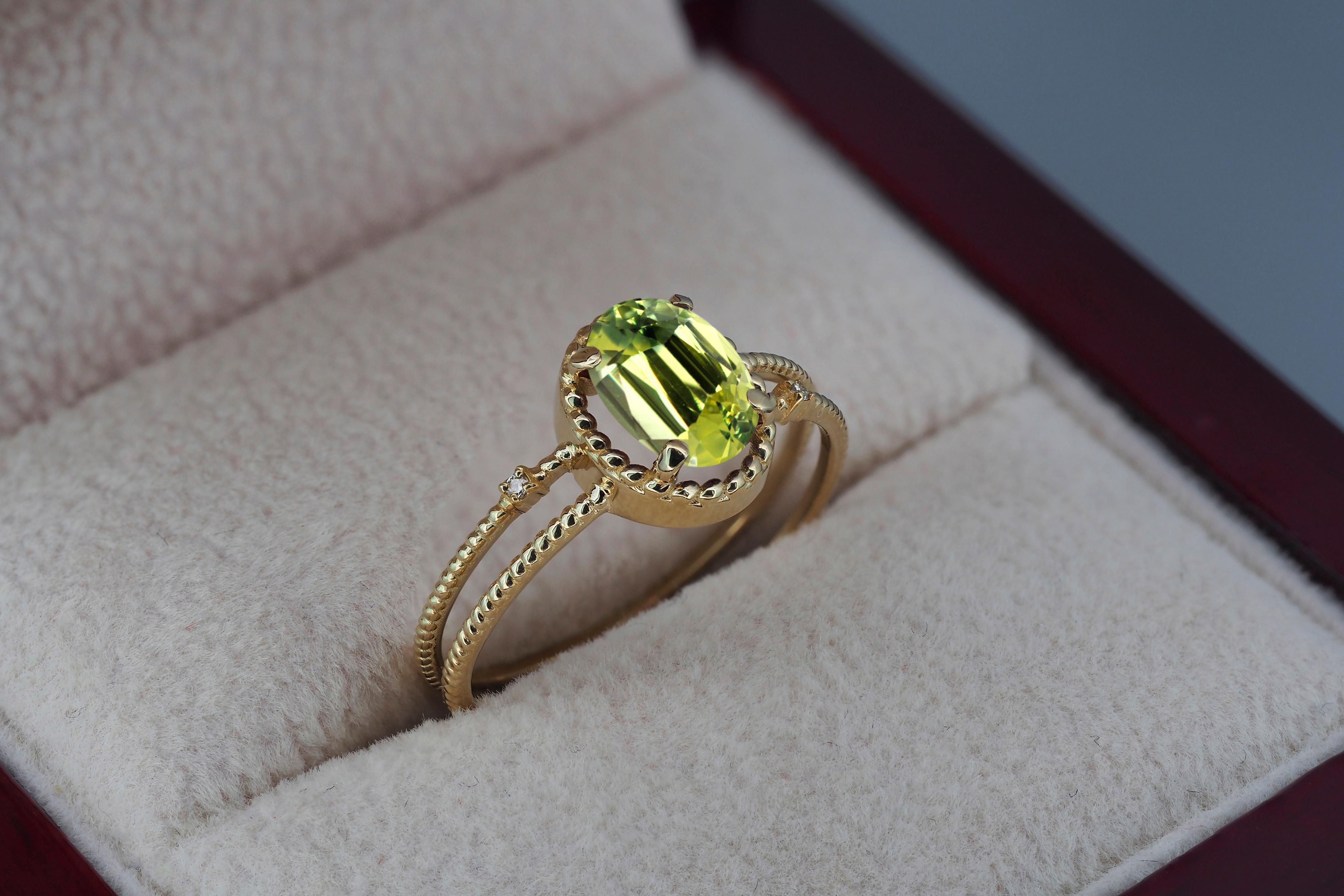Women's Oval Peridot Ring, 14k Gold Ring with Peridot, Minimalist Peridot Ring For Sale