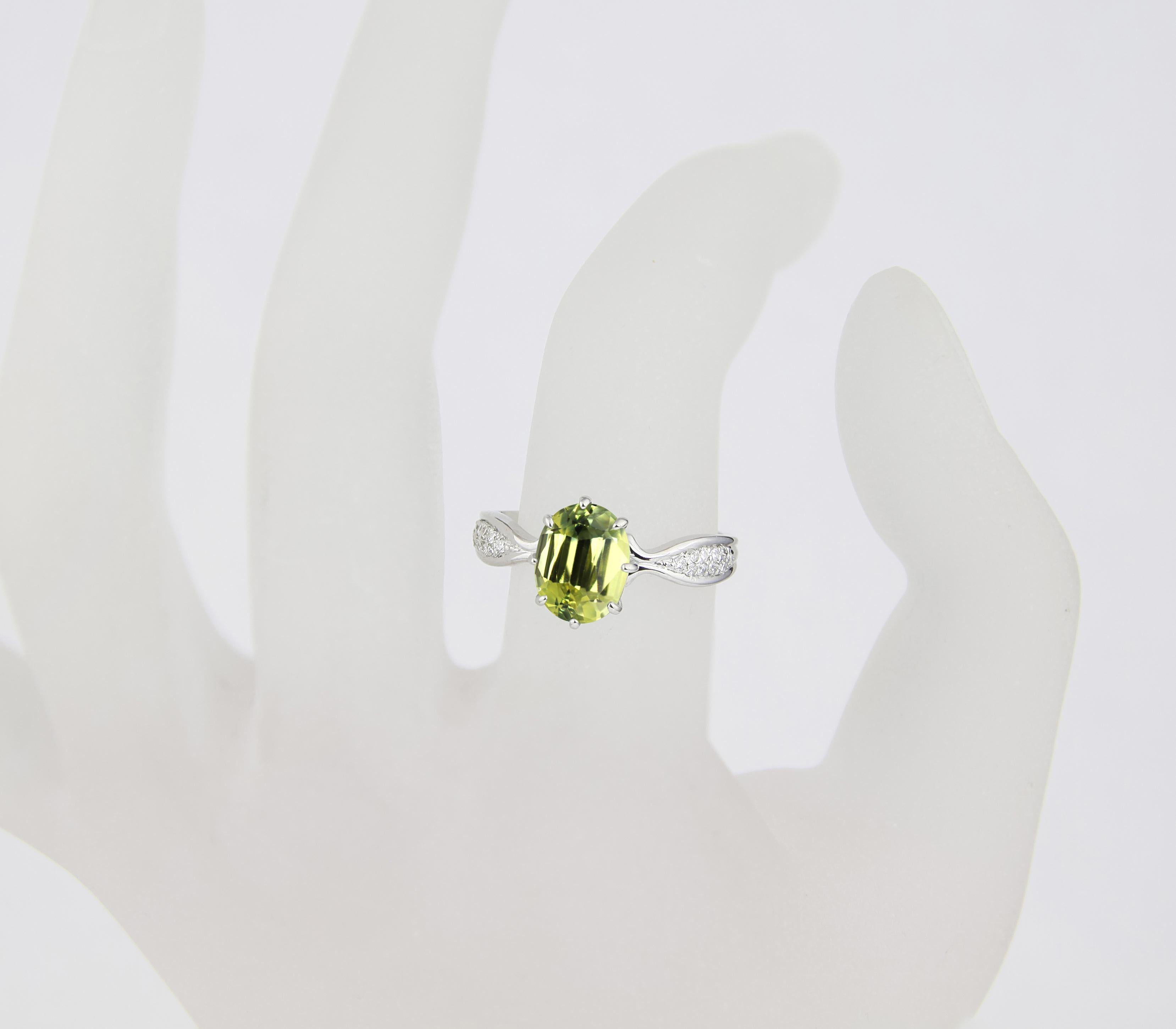 Oval peridot ring.  For Sale 1