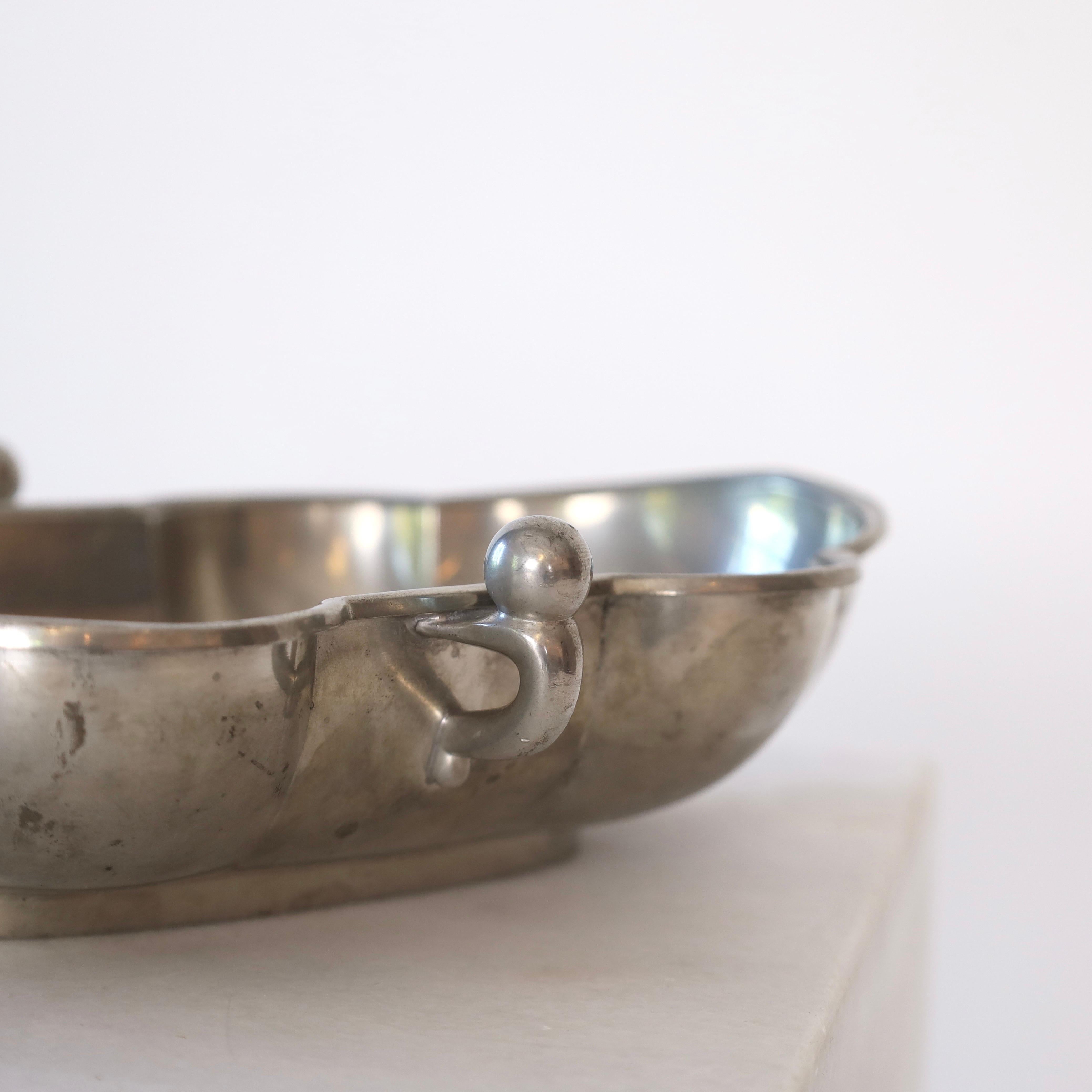 Oval Pewter Bowl made by Just Andersen, 1930s, Denmark In Good Condition For Sale In Værløse, DK