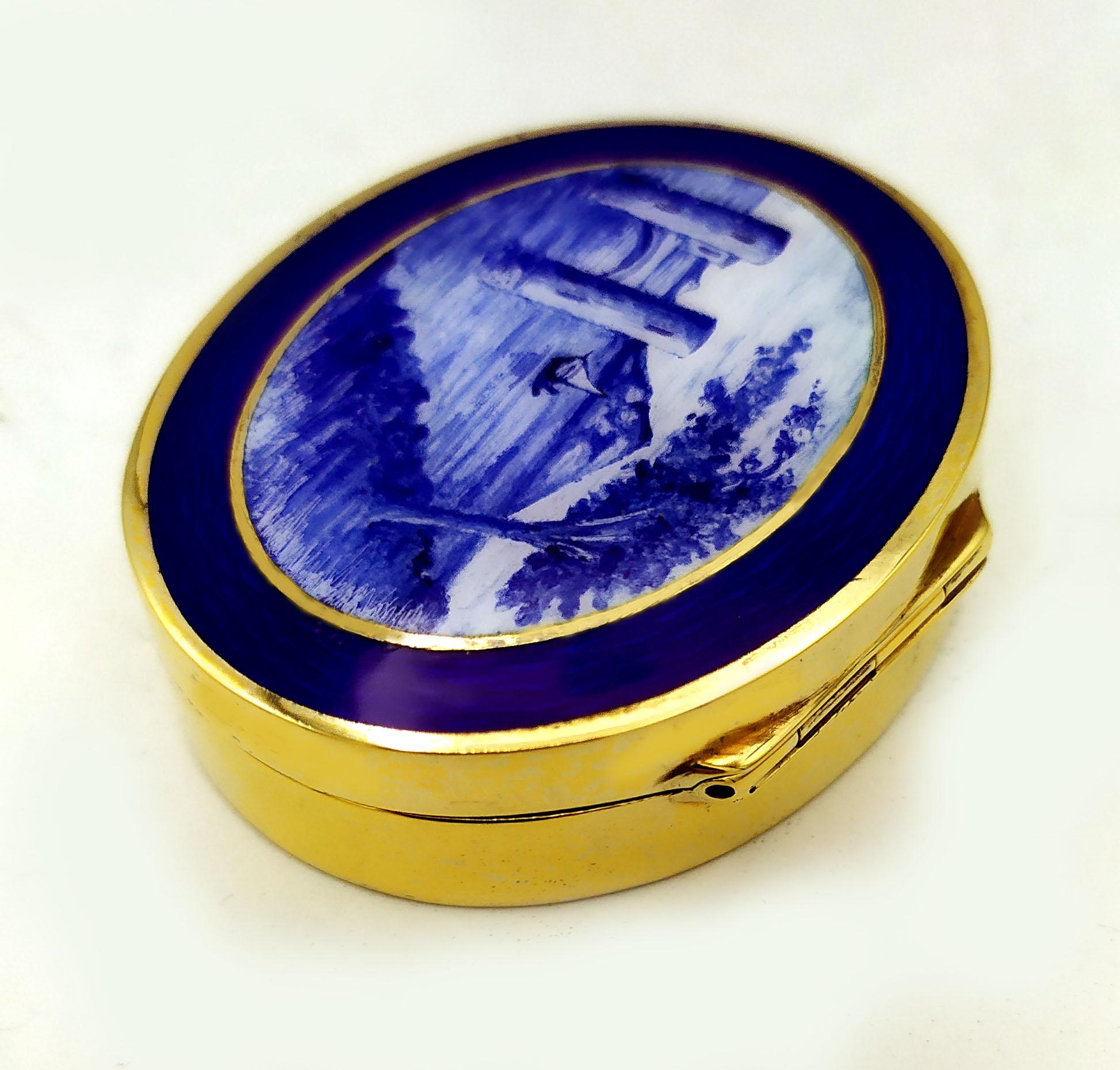 Art nouveau Boîte à pilules ovale Monochrome Émail cuit Paysage Miniature Style Art Nouveau Ster en vente