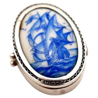 Oval pill box with lid