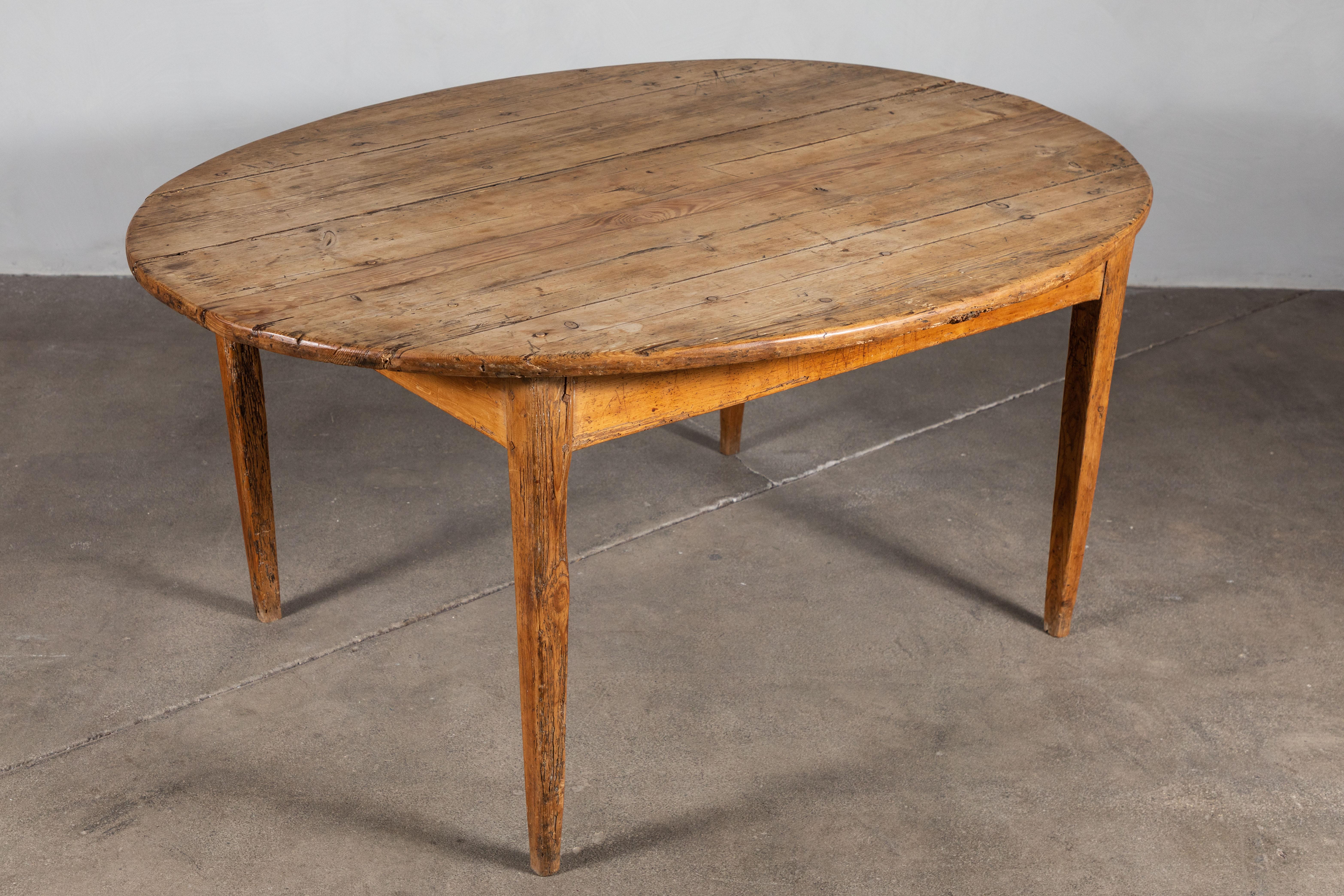 Oval Pine Dining Table  In Good Condition In Los Angeles, CA