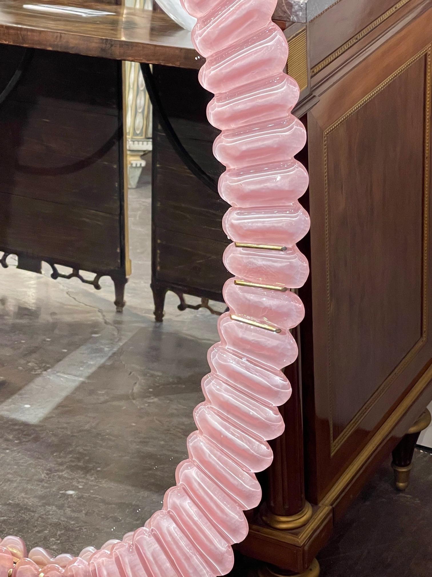 XXIe siècle et contemporain Miroirs ovales en verre de Murano rose avec laiton en vente