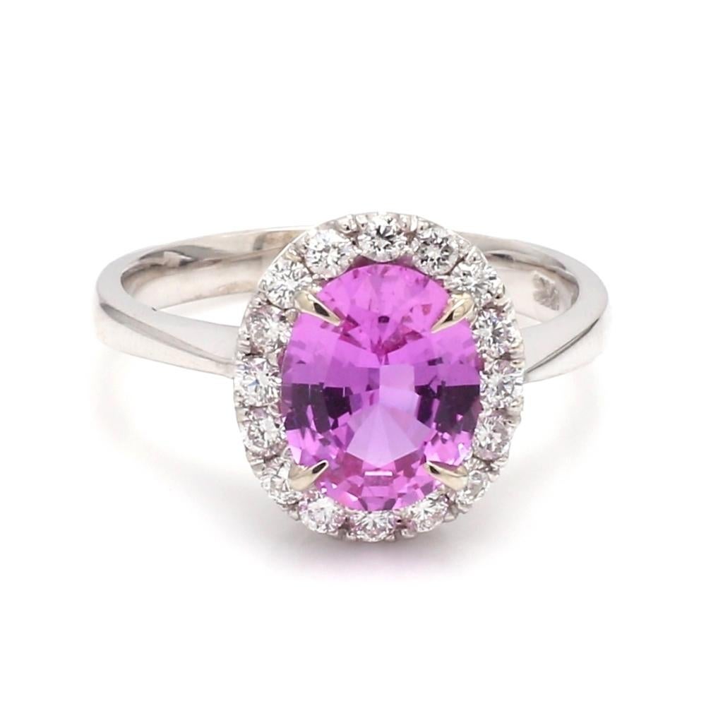 Bague en saphir rose ovale avec accents de diamants Pour femmes en vente