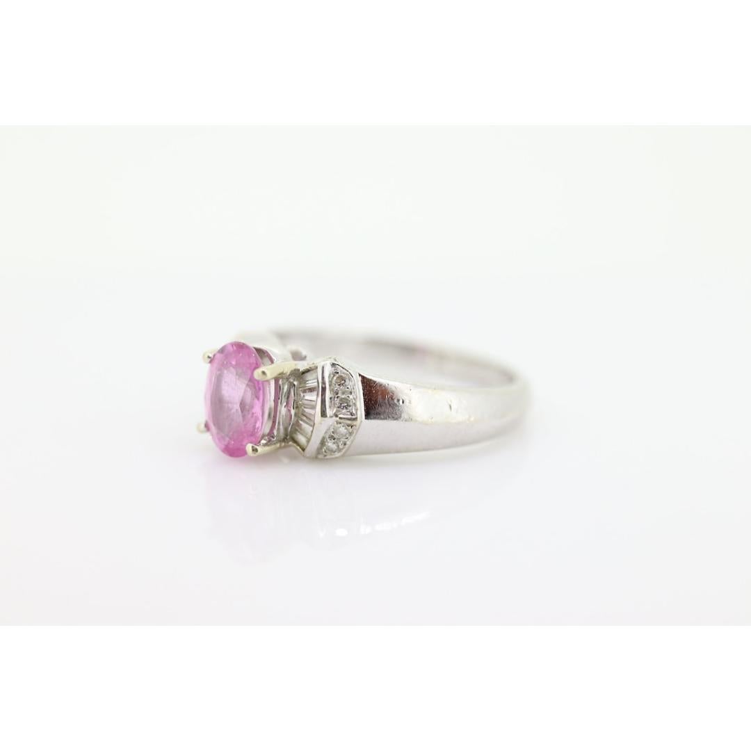 Solitär mit ovalem rosa Saphir Solitär. 14k Weißgold mit Diamant melees im Angebot 2