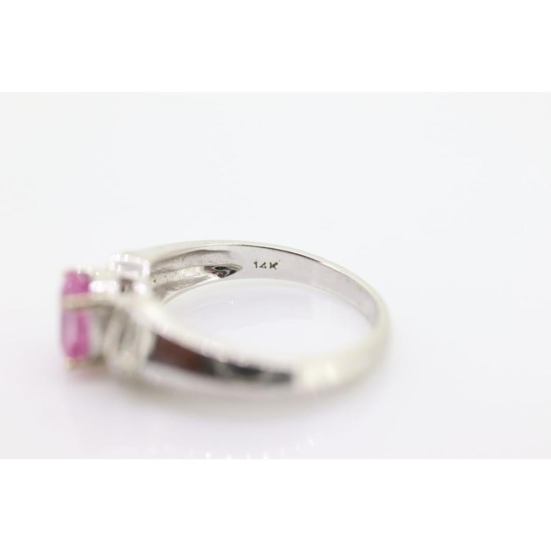 Solitär mit ovalem rosa Saphir Solitär. 14k Weißgold mit Diamant melees im Angebot 3