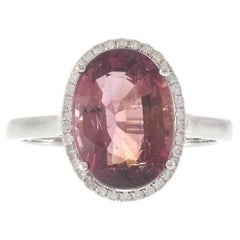 Anello ovale con tormalina rosa e diamante a raggiera in oro bianco 18 carati
