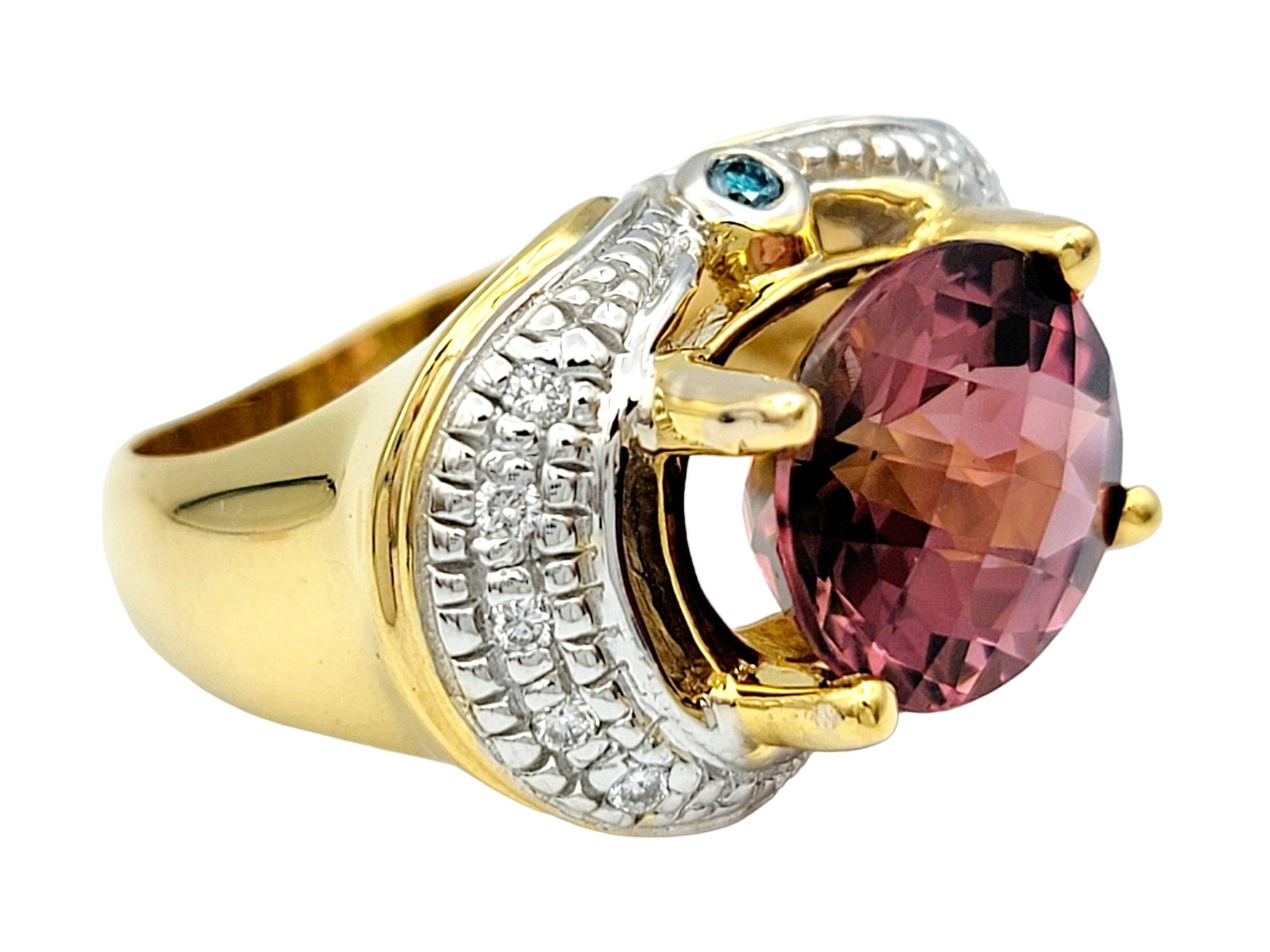 Ovaler rosa Turmalin und Diamant-Halo-Ring aus 14 Karat Weiß- und Gelbgold (Ovalschliff) im Angebot