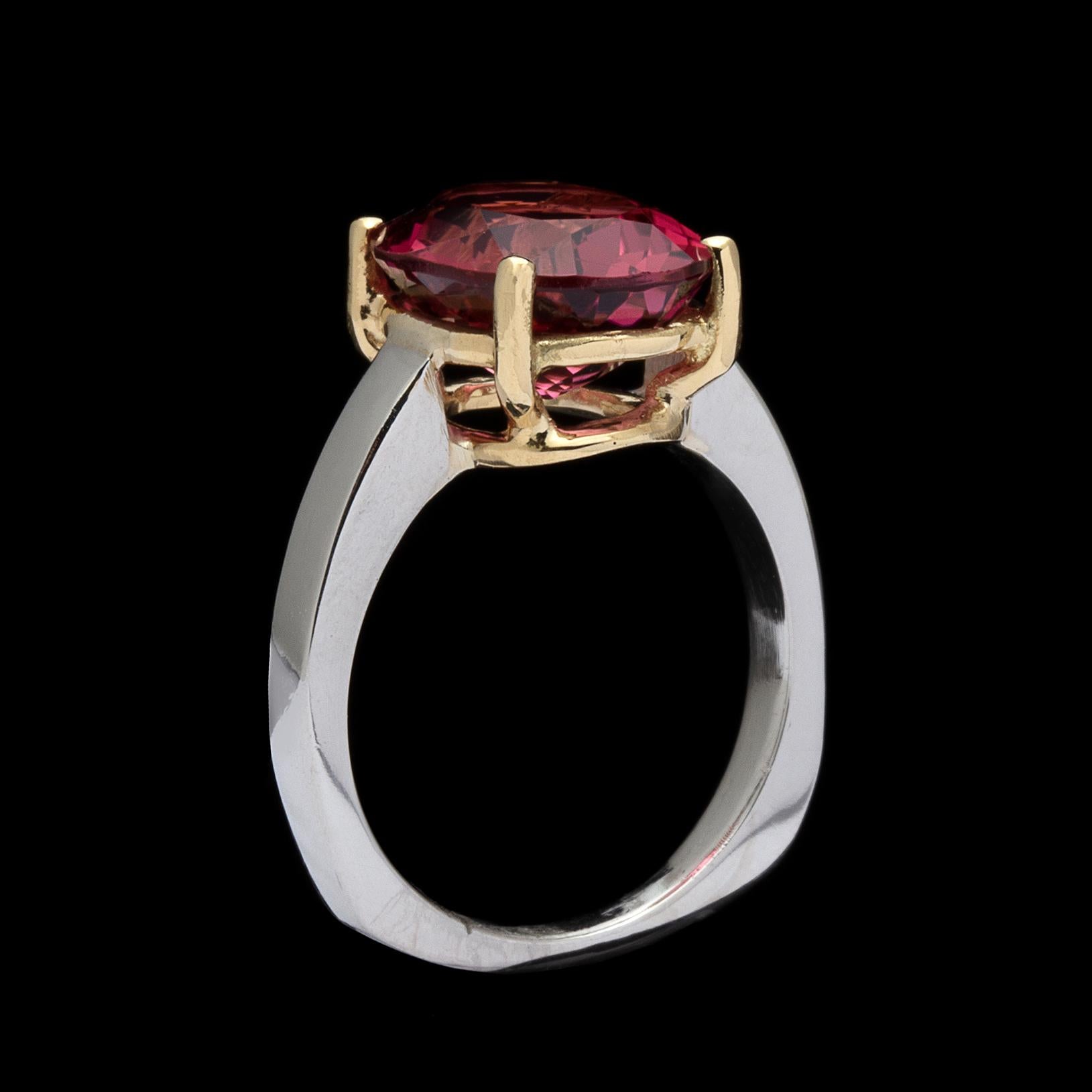 Oval Pink Tourmaline and Gold Ring In Excellent Condition In San Francisco, CA
