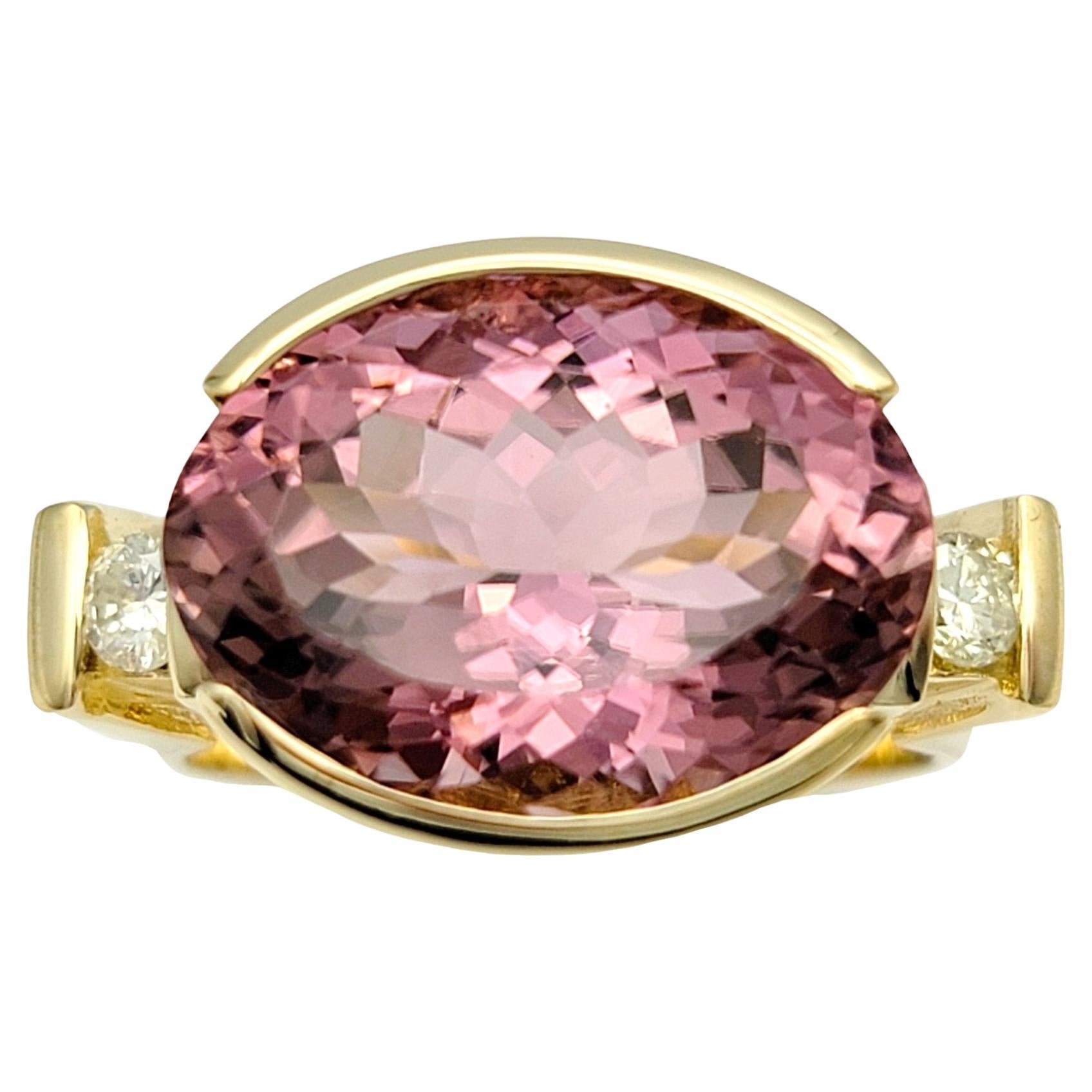 Ovaler rosa Turmalin und runder Diamant-Cocktailring aus 14 Karat Gelbgold
