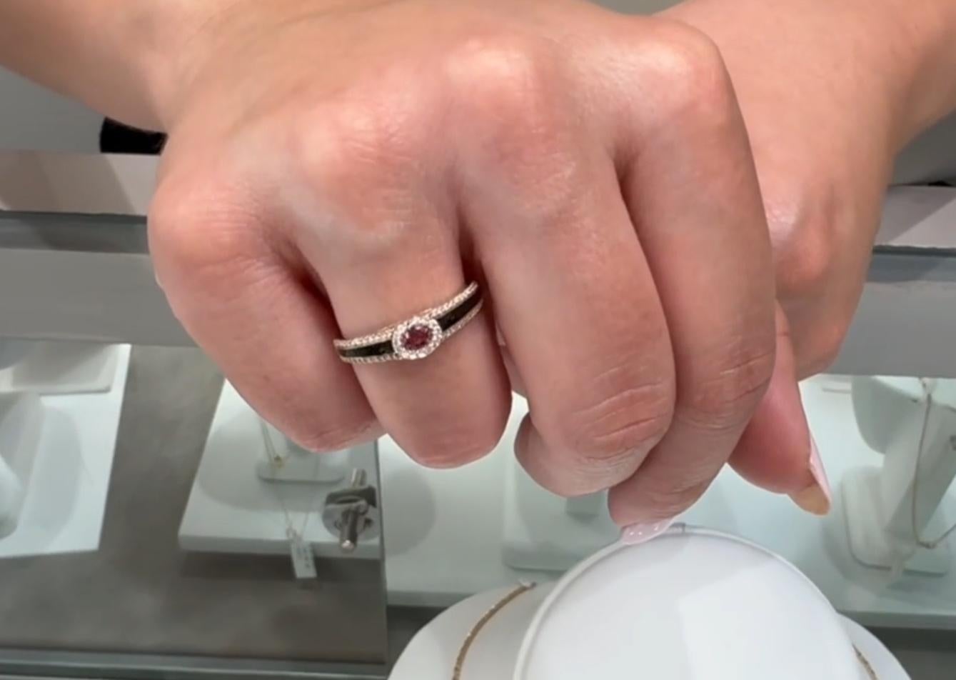 Ovaler rosa Turmalin aus 14 Karat Roségold mit schwarzer Emaille und Halo-Diamanten Damen im Angebot