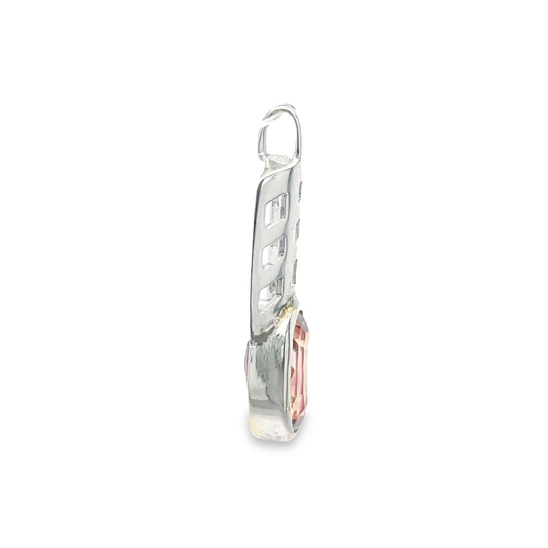 Pendentif en or blanc avec tourmaline rose ovale Excellent état - En vente à beverly hills, CA