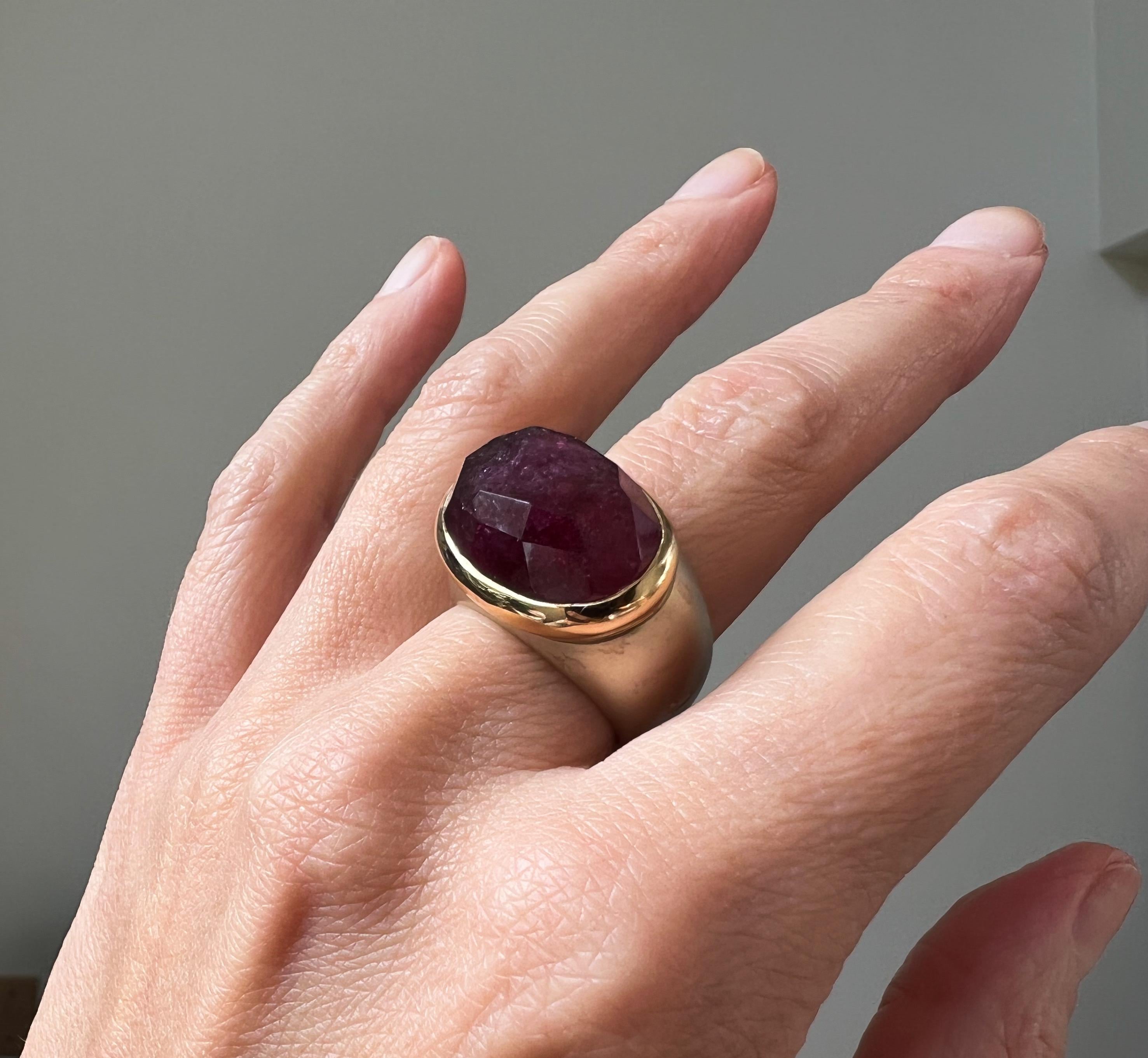 Oval Pink Tourmaline Ring in 18K Yellow Gold by Pomellato 7