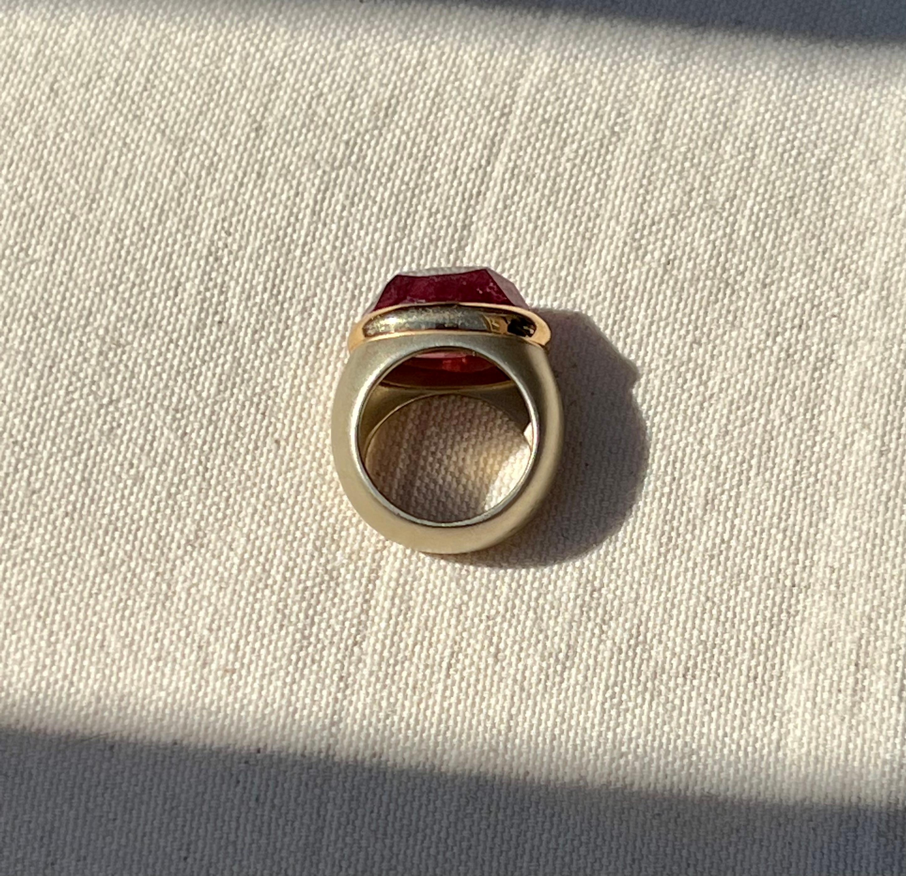 Oval Pink Tourmaline Ring in 18K Yellow Gold by Pomellato In Good Condition In Towson, MD