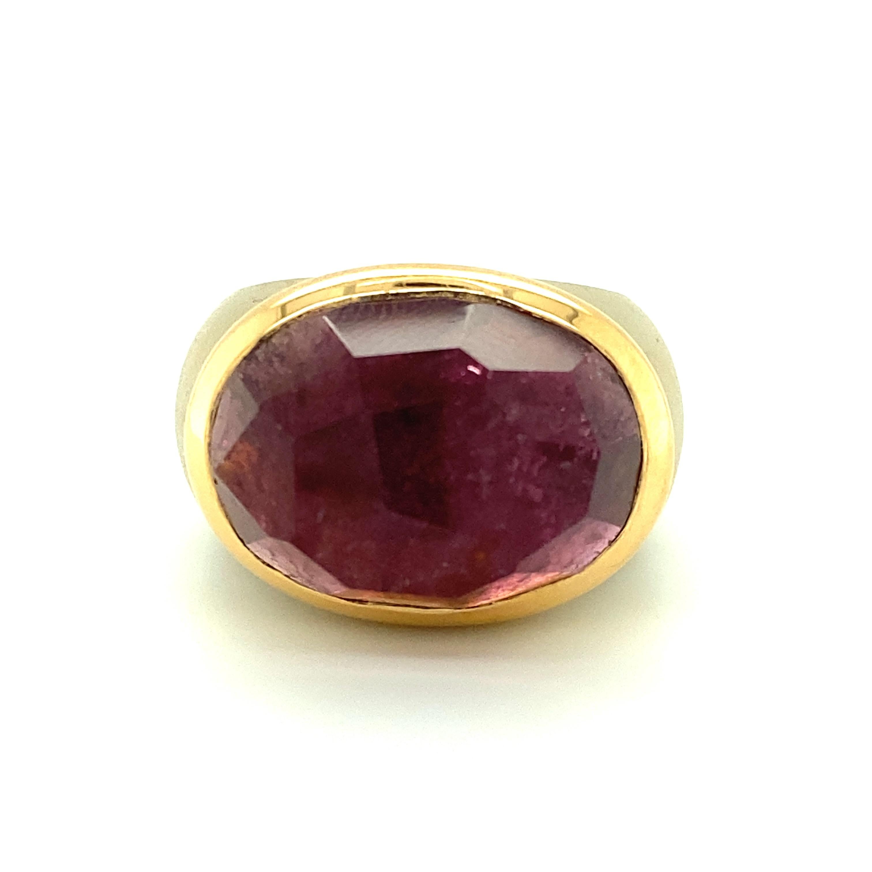 Oval Pink Tourmaline Ring in 18K Yellow Gold by Pomellato 2