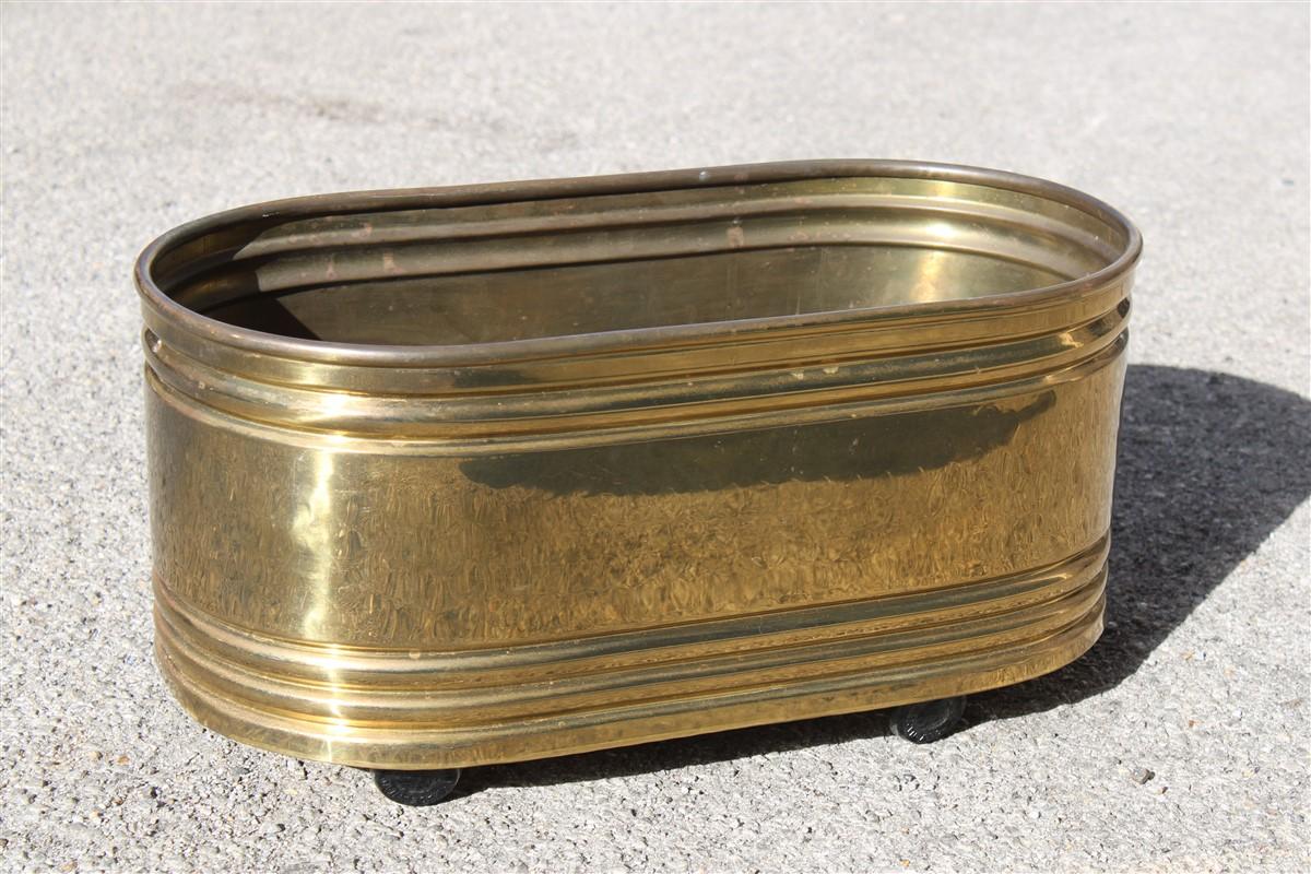 Oval planter holder in solid brass Italian design 1970s Cachepot Jardiniere.