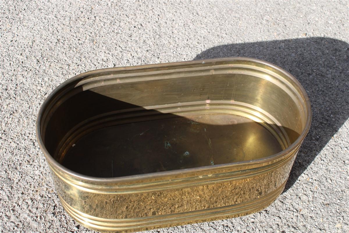 Mid-Century Modern Oval Planter Holder in Solid Brass Italian Design 1970s Cachepot Jardiniere For Sale