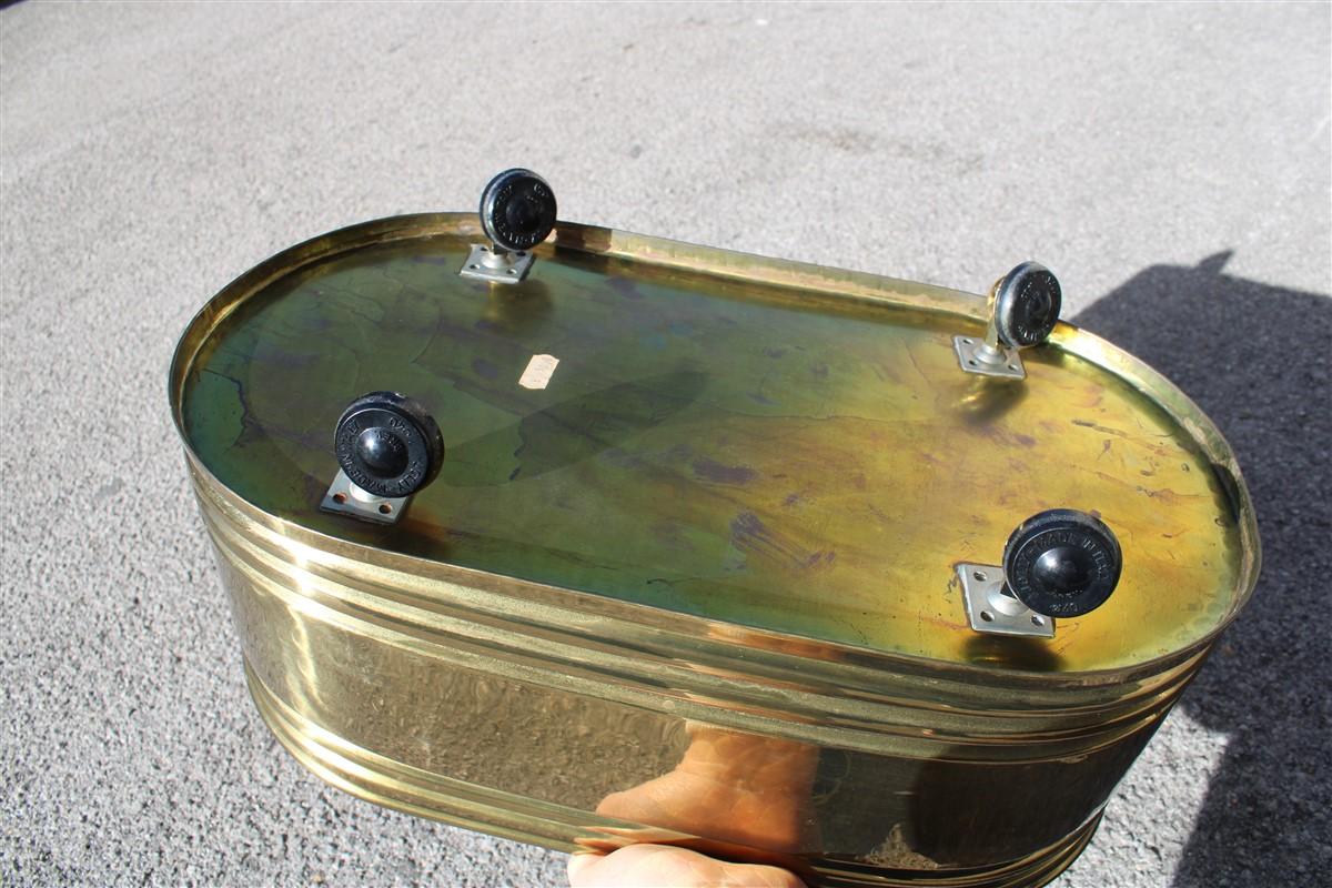 Late 20th Century Oval Planter Holder in Solid Brass Italian Design 1970s Cachepot Jardiniere For Sale