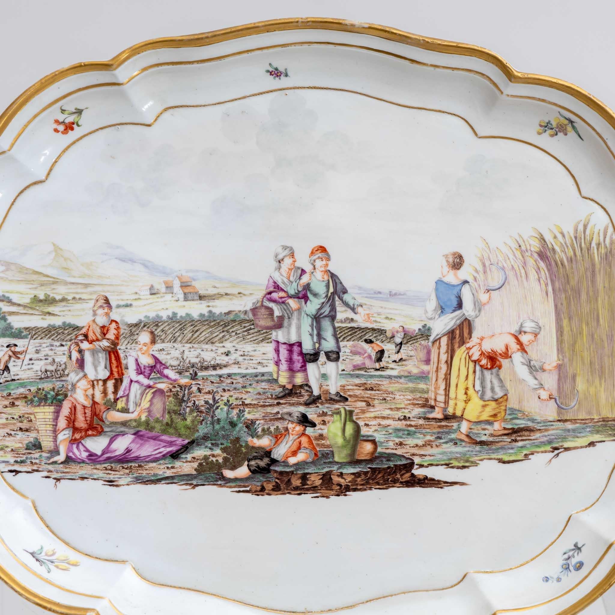 Ovaler Teller mit Ernteszene, Nymphenburg, ca. 1770-75 (Porzellan) im Angebot